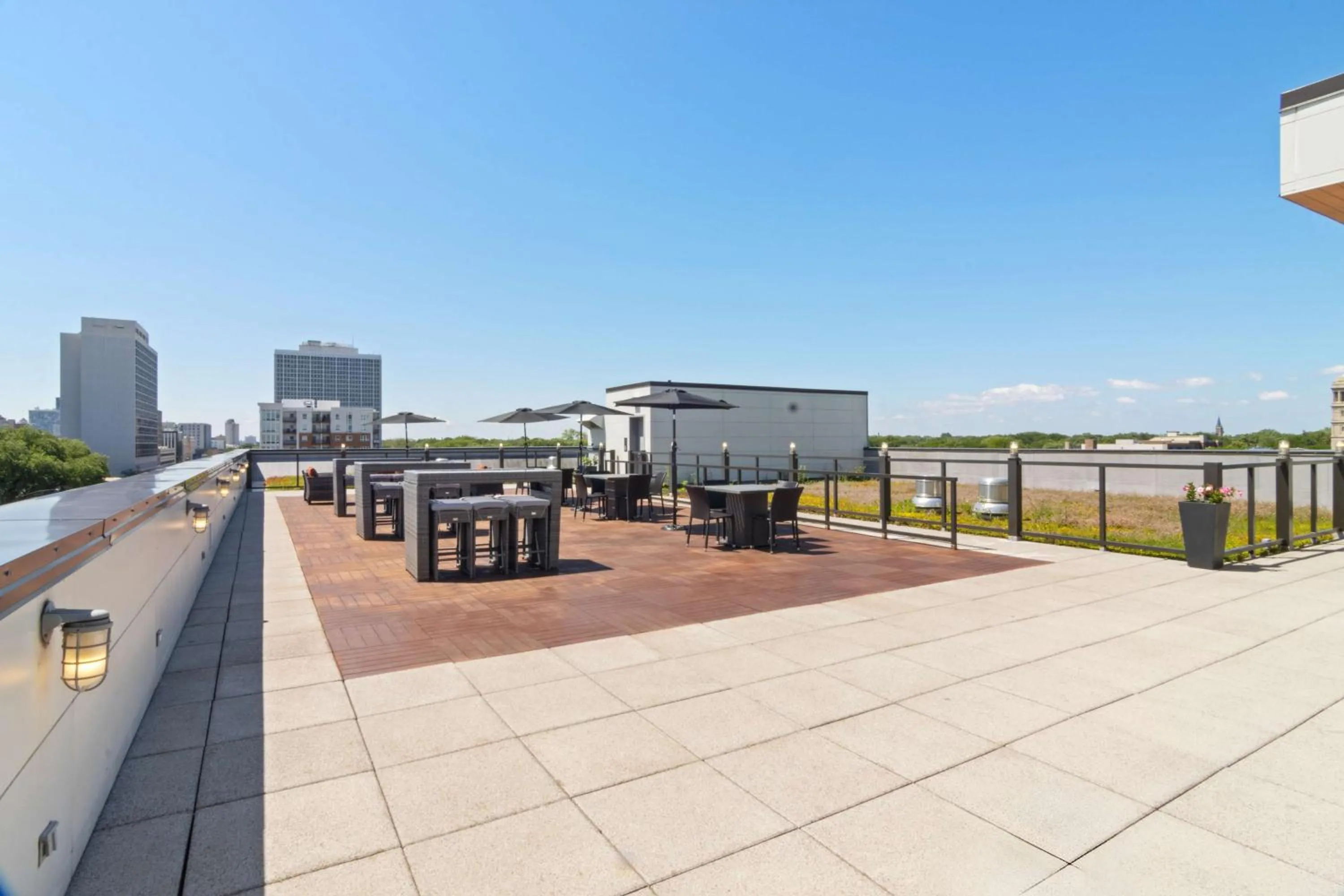 Balcony/Terrace in Hampton Inn Chicago North-Loyola Station, Il
