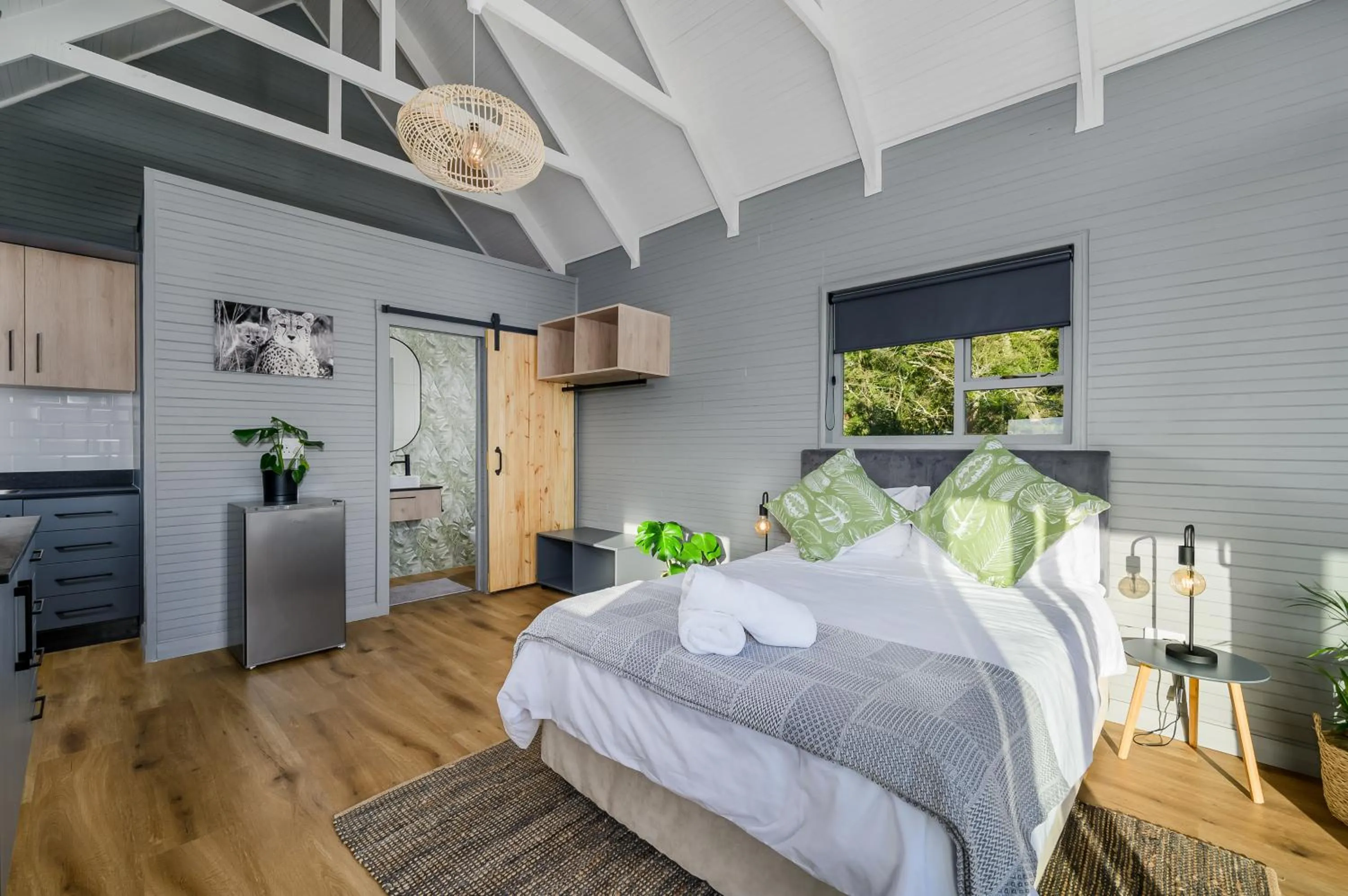 Photo of the whole room, Bed in Kragga Kamma Game Park