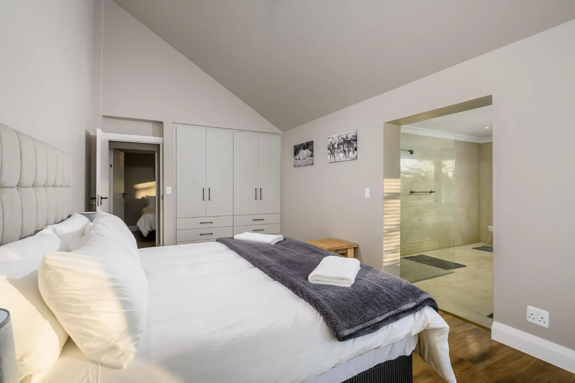 Bedroom, Bed in Kragga Kamma Game Park