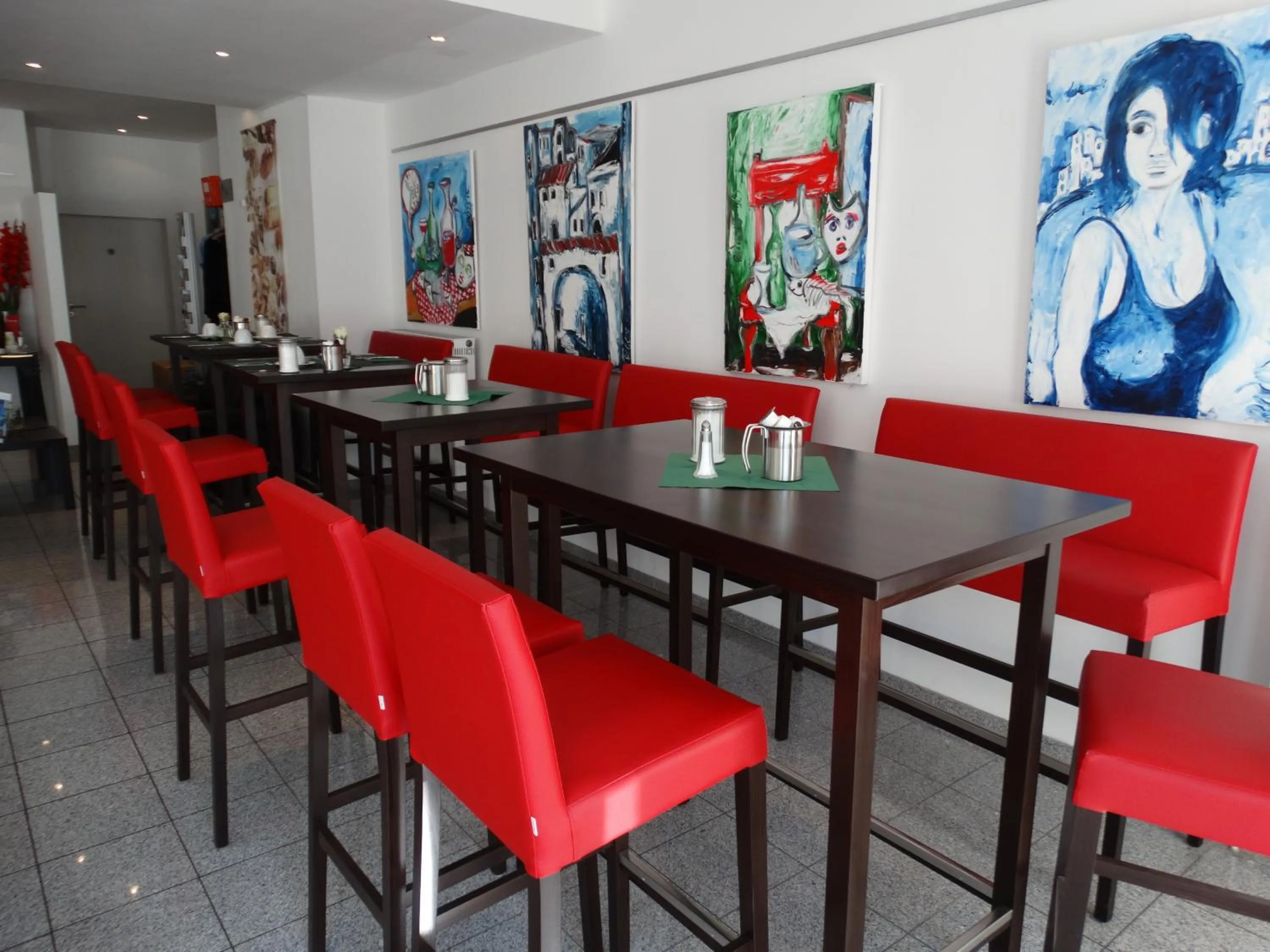 Restaurant/places to eat in Hotel Stay