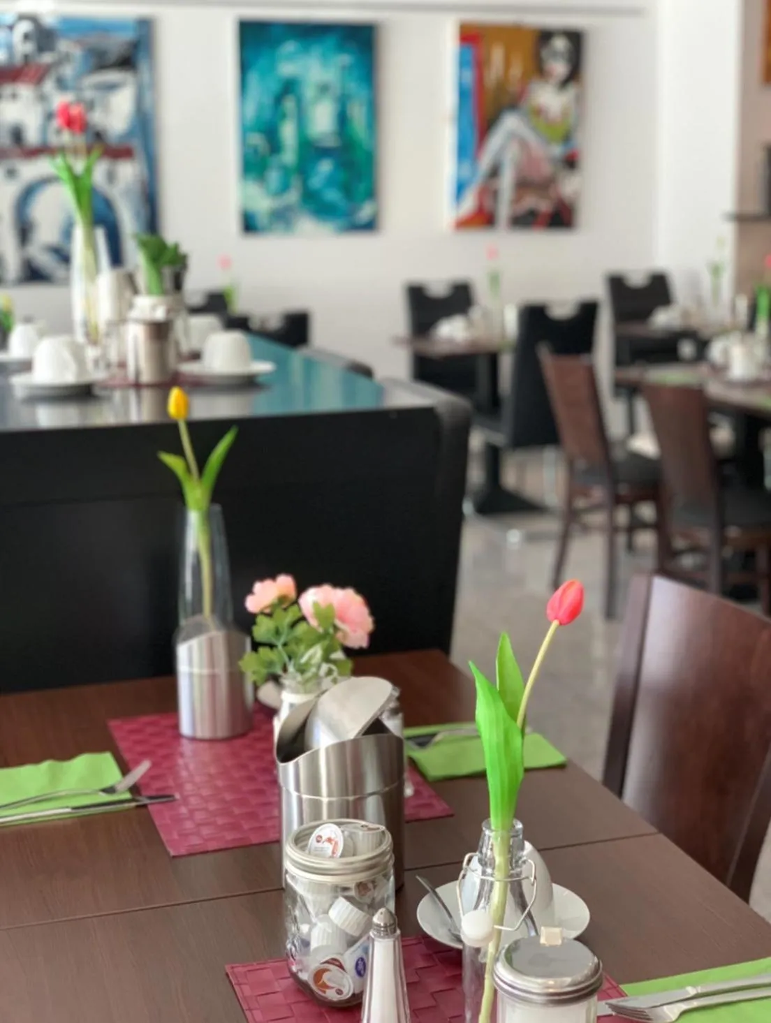 Restaurant/places to eat in Hotel Stay