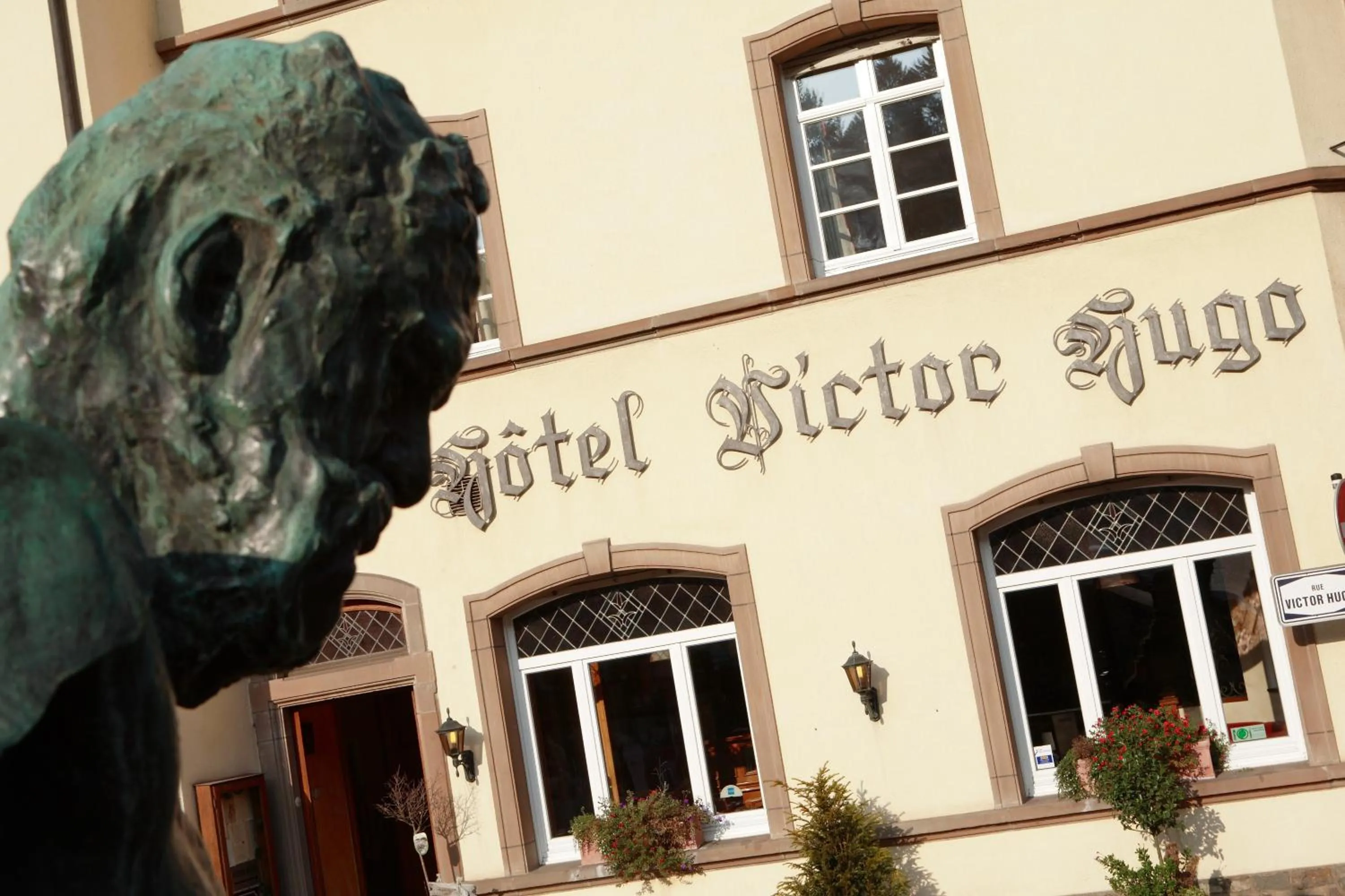 Facade/entrance in Hôtel - Restaurant " Victor Hugo"