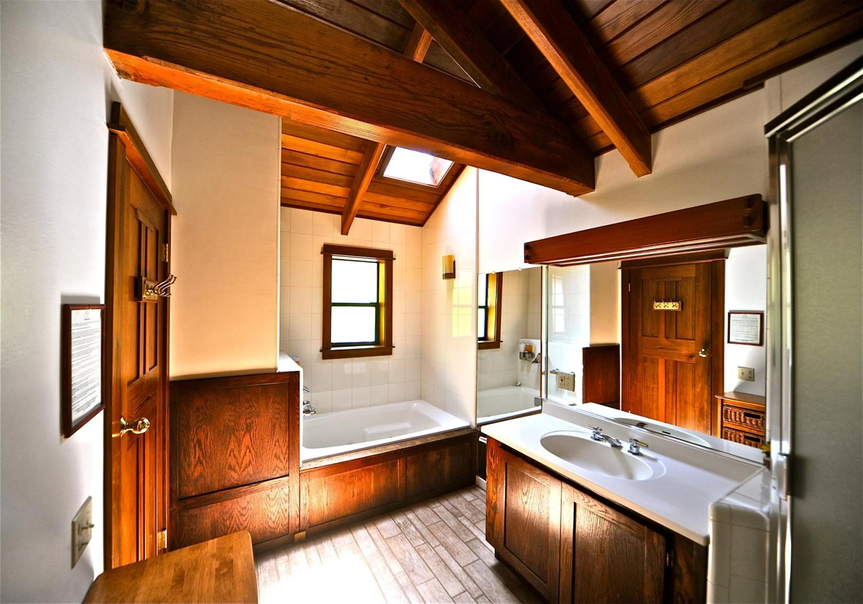 Bathroom in Elk Cove Inn & Spa
