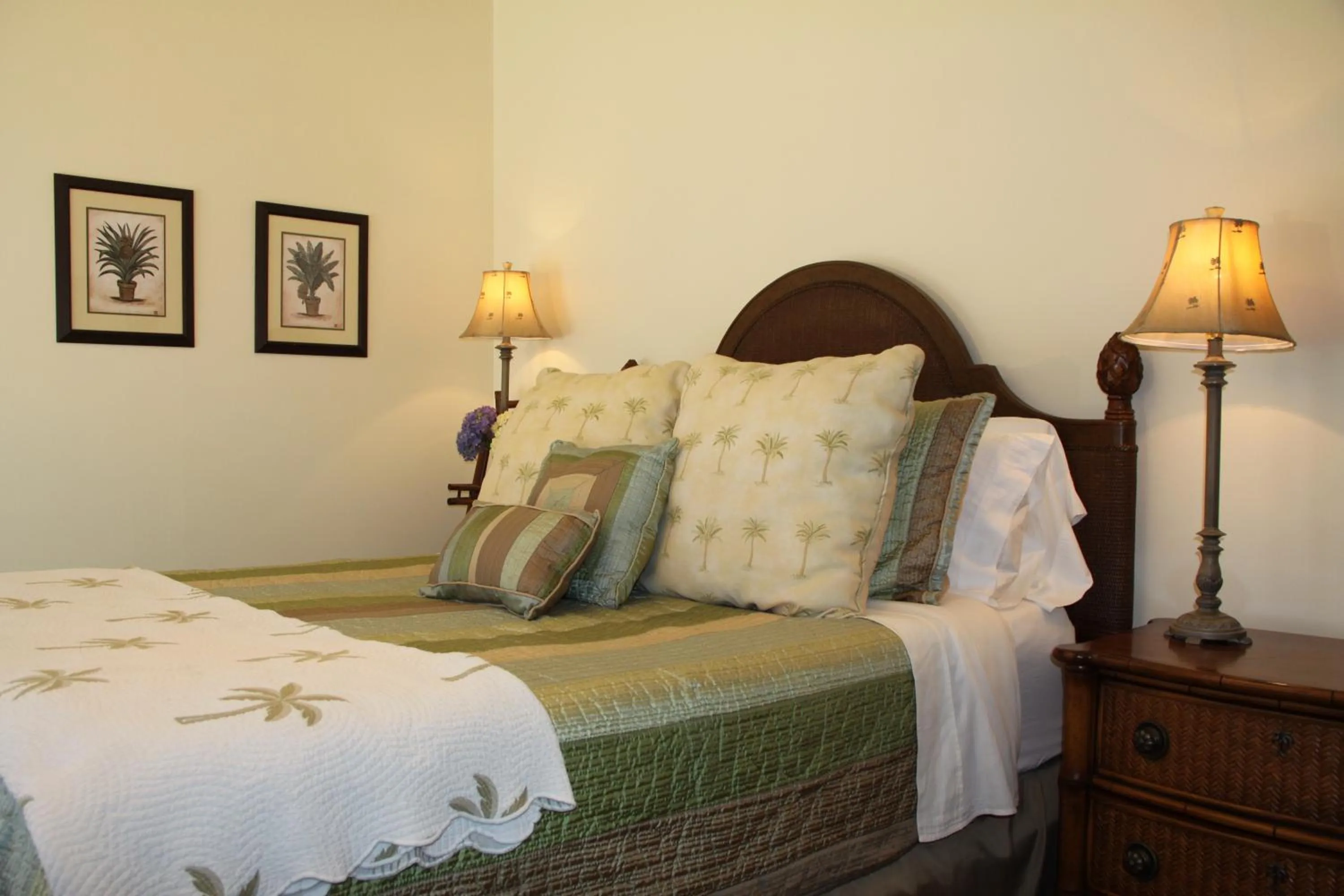 Bedroom, Bed in Elk Cove Inn & Spa