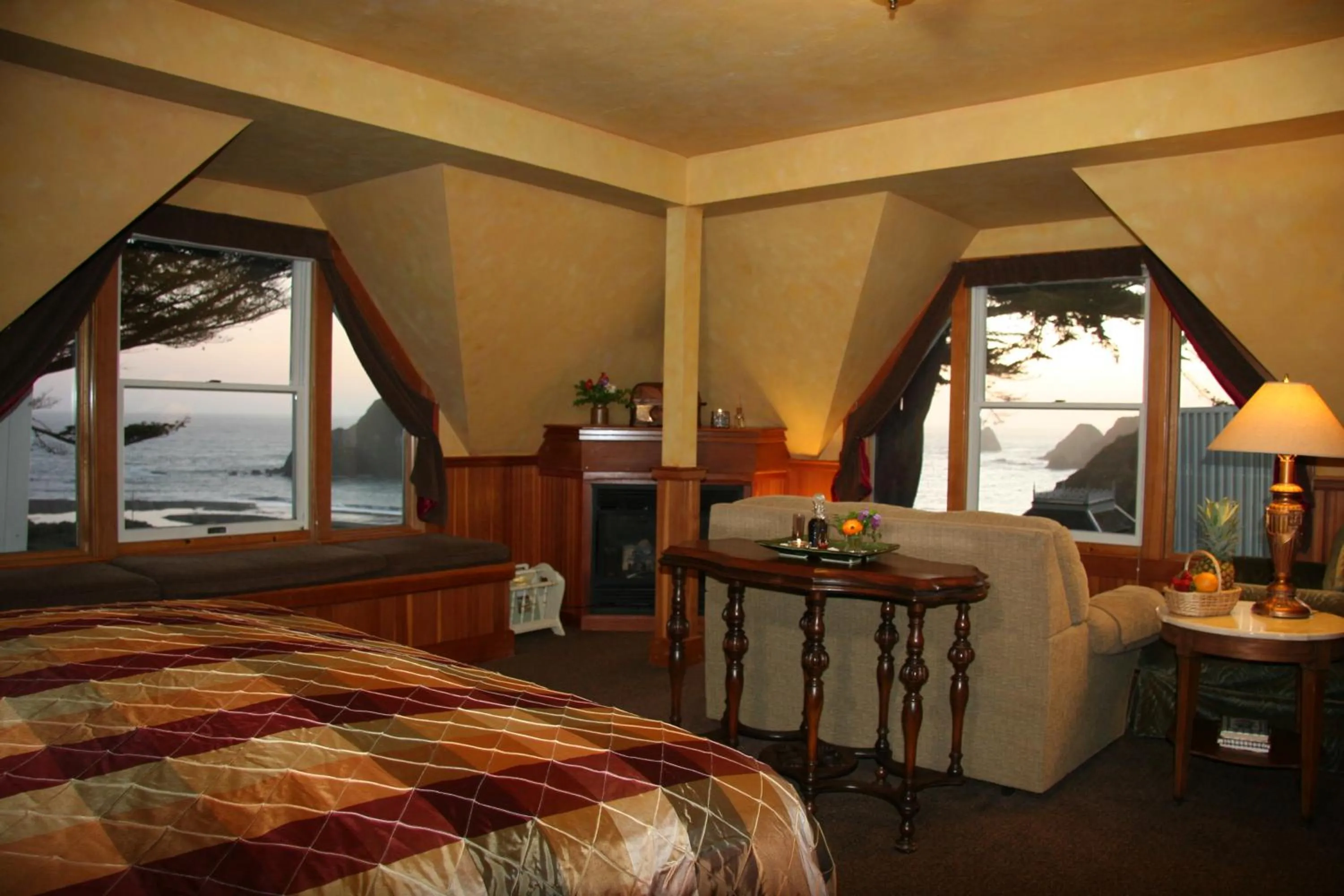 Bedroom, Bed in Elk Cove Inn & Spa