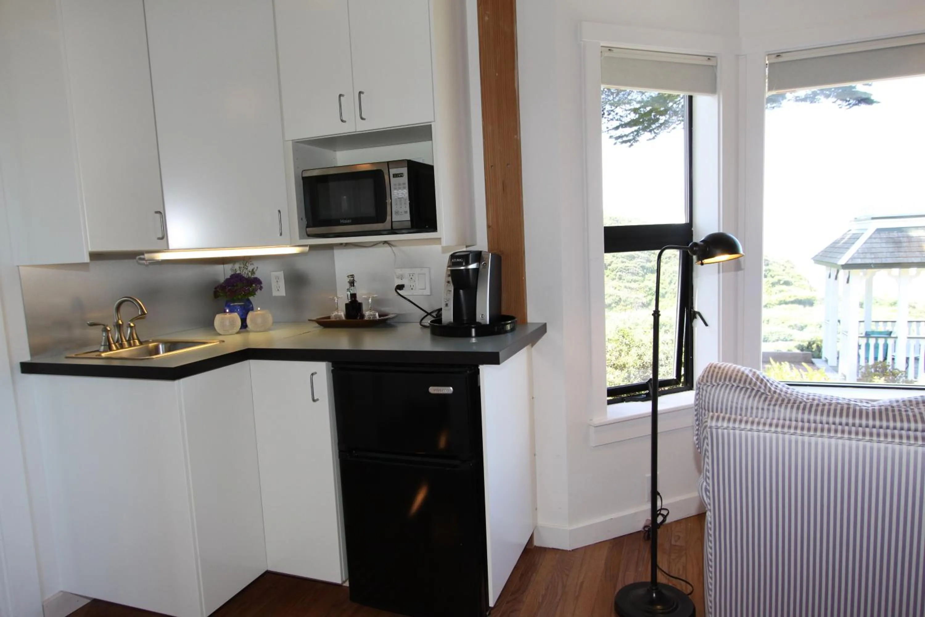 Kitchen or kitchenette in Elk Cove Inn & Spa