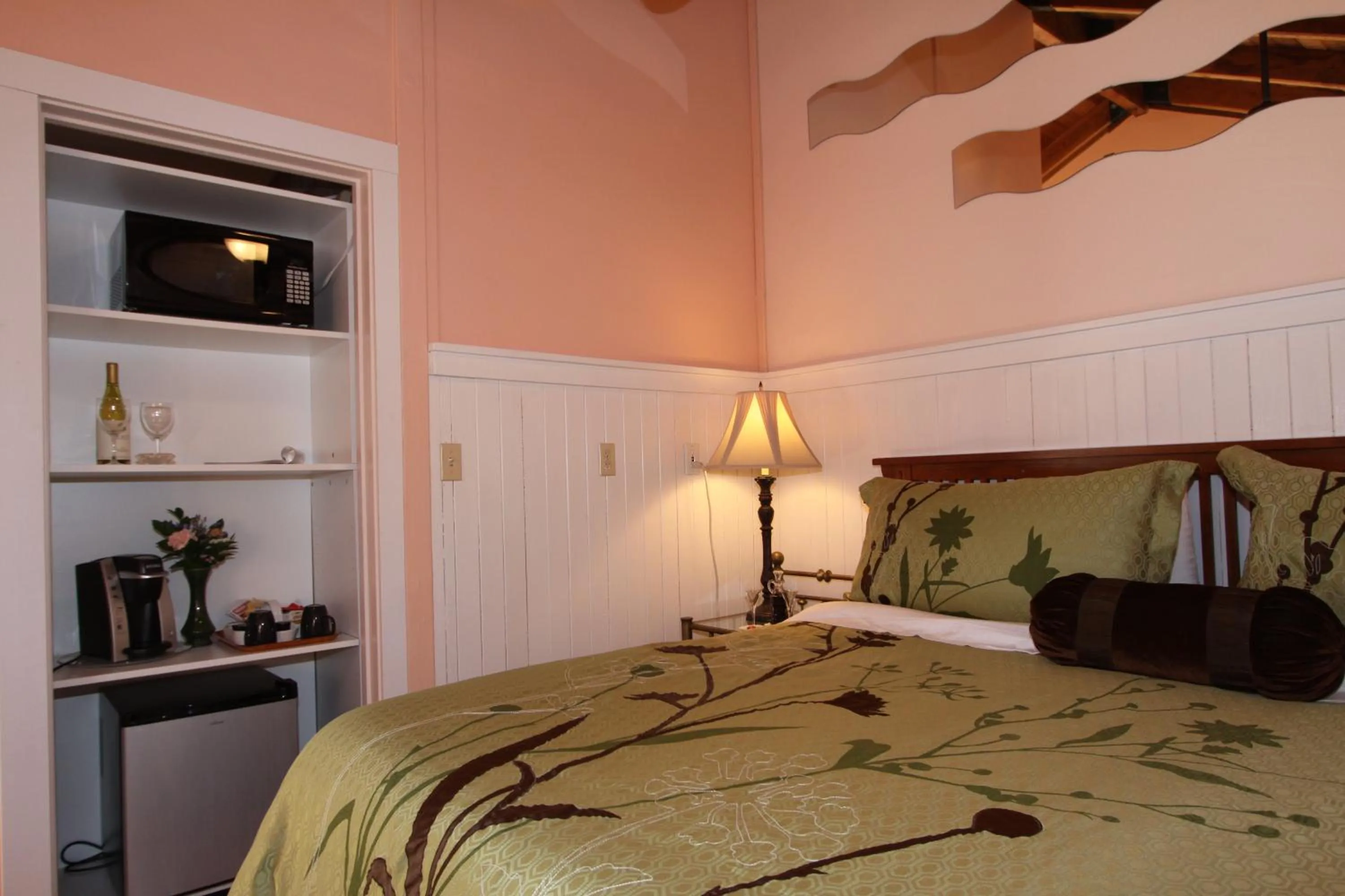 Bedroom, Bed in Elk Cove Inn & Spa