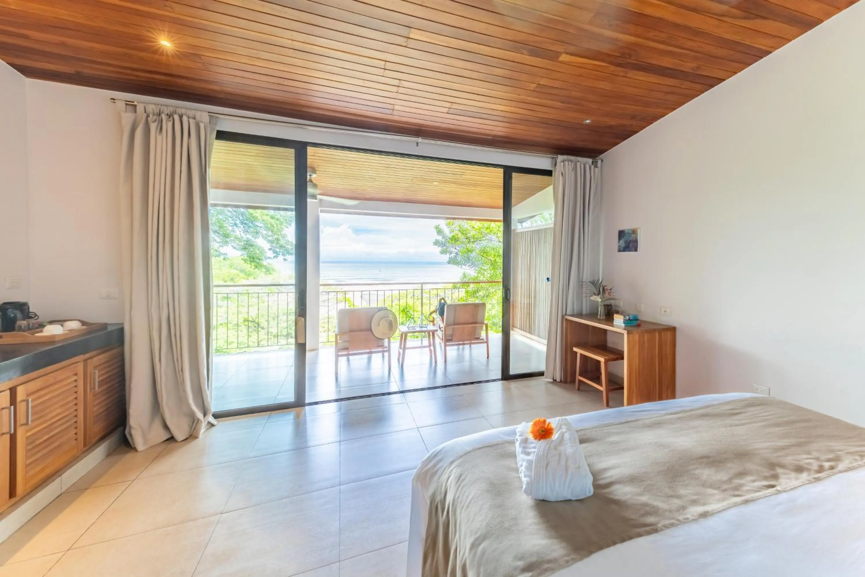 View (from property/room), Bed in Hotel Boutique Lagarta Lodge