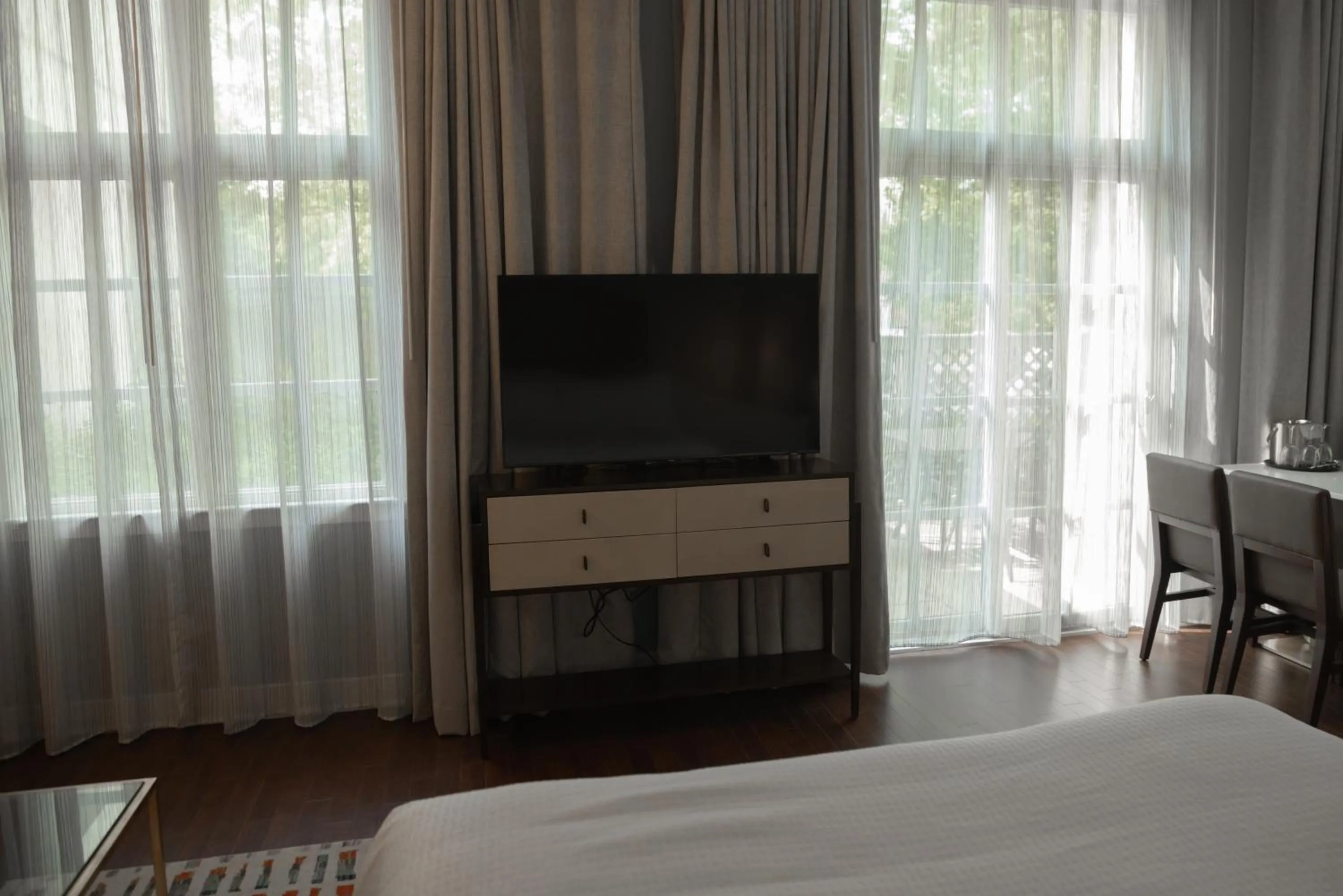 TV and multimedia, Bed in La Tourelle Inn & Spa