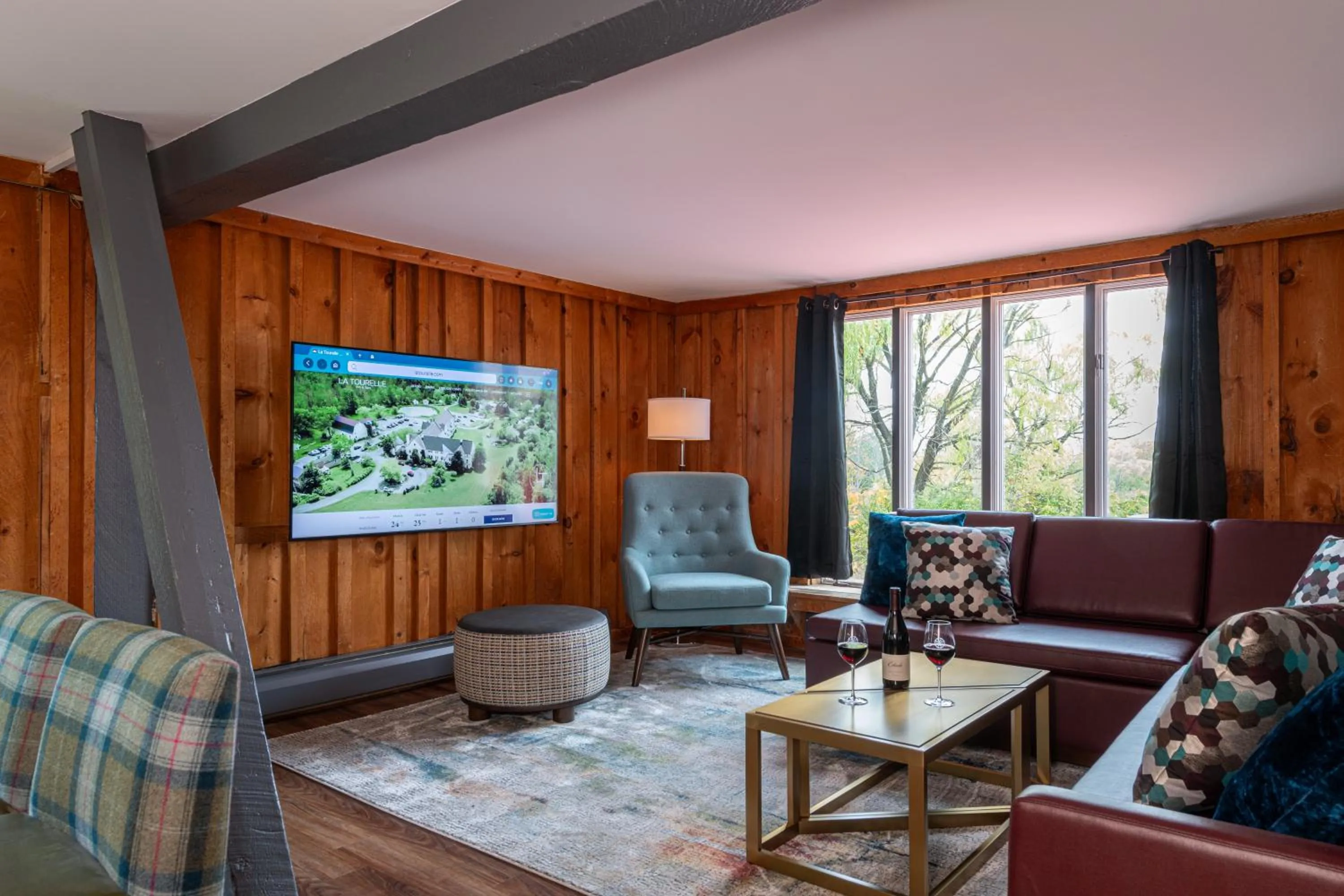 TV and multimedia in La Tourelle Inn & Spa