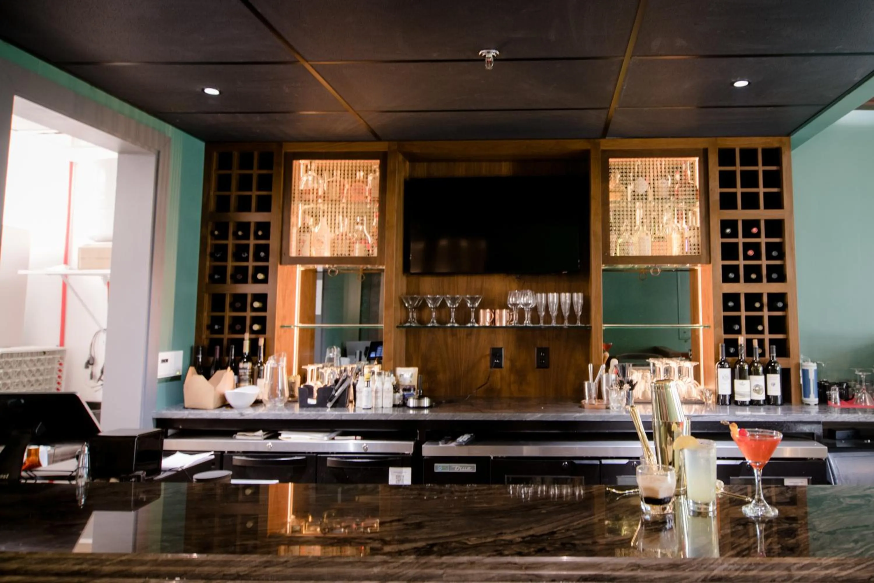 Lounge or bar in La Tourelle Inn & Spa