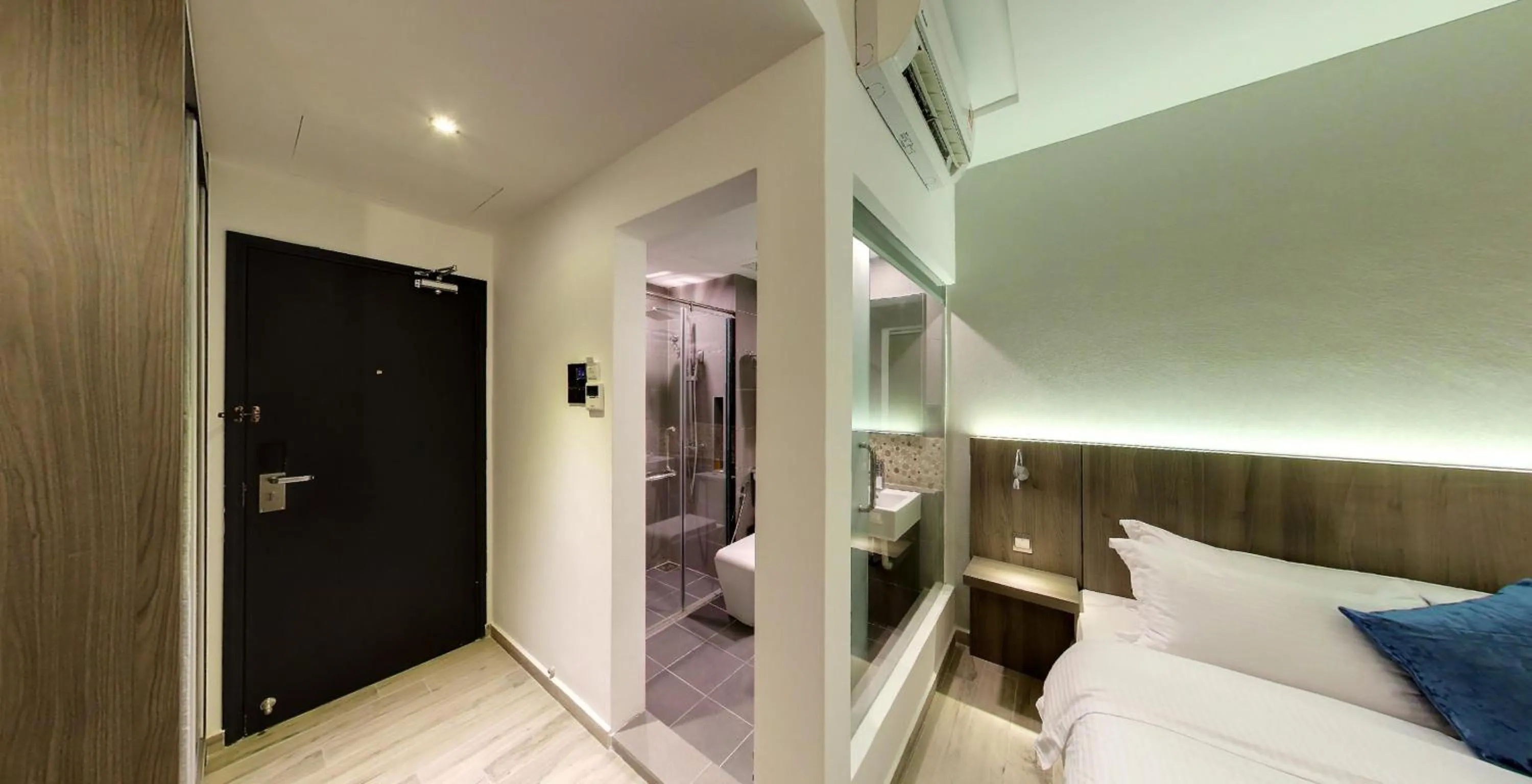 Bedroom, Bed in Flora by Crossroads Hotel