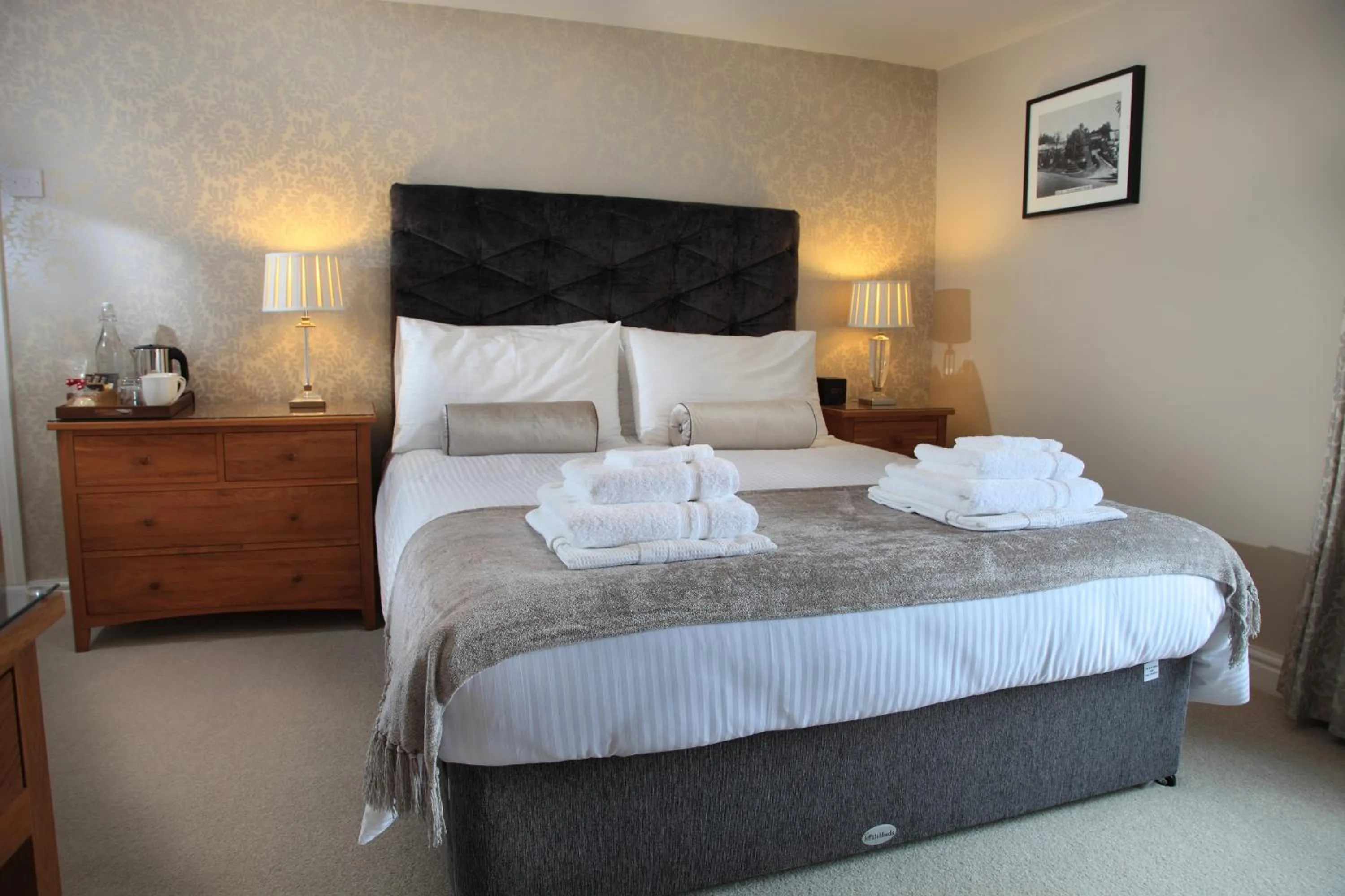 Bed in Virginia House Bed & Breakfast