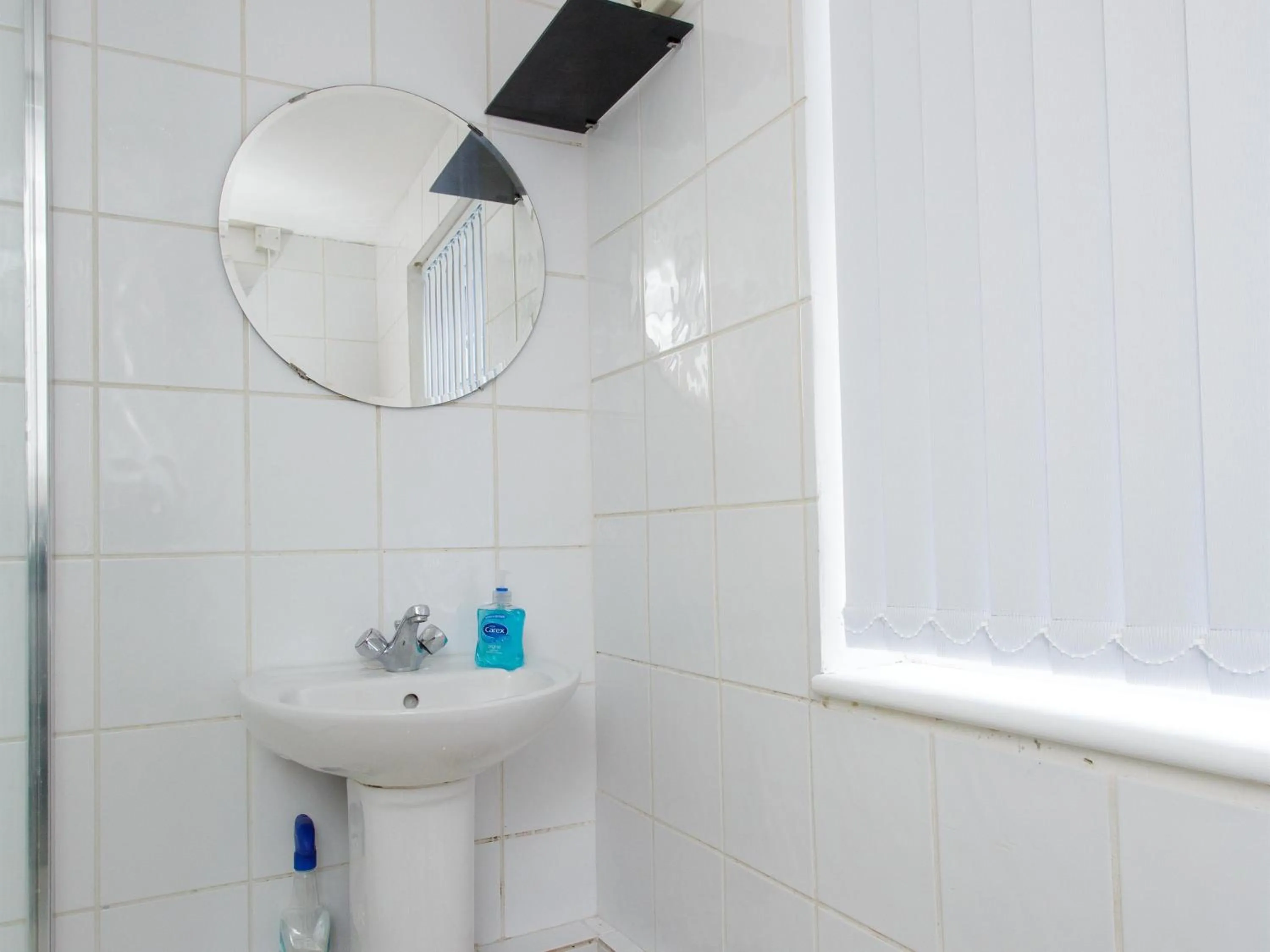 Bathroom in Ruth Apartments