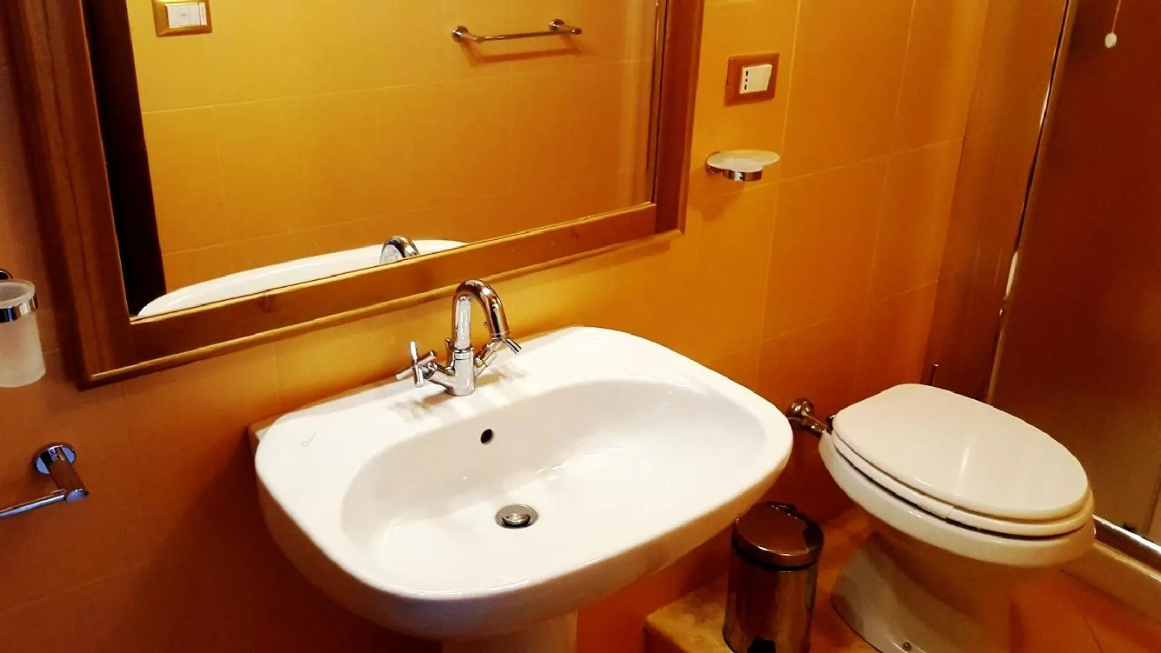 Toilet in Palazzo Zimatore Residenza D'Epoca