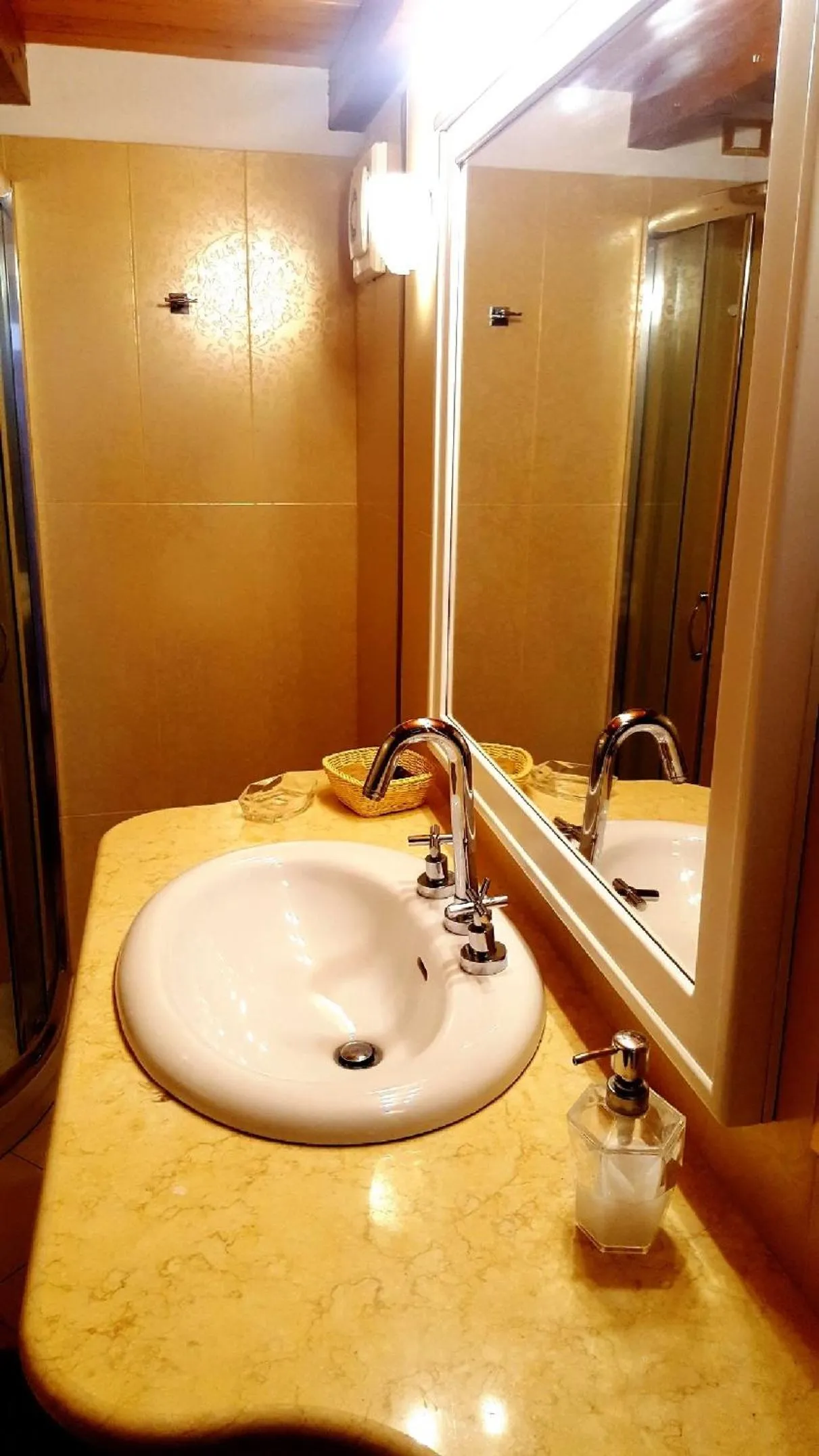 Shower in Palazzo Zimatore Residenza D'Epoca