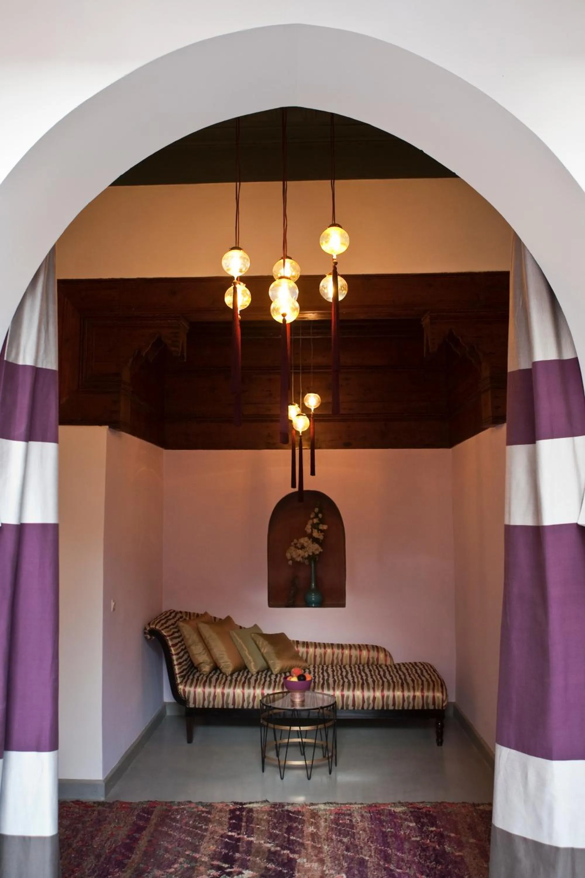Seating area, Bed in Riad Siwan