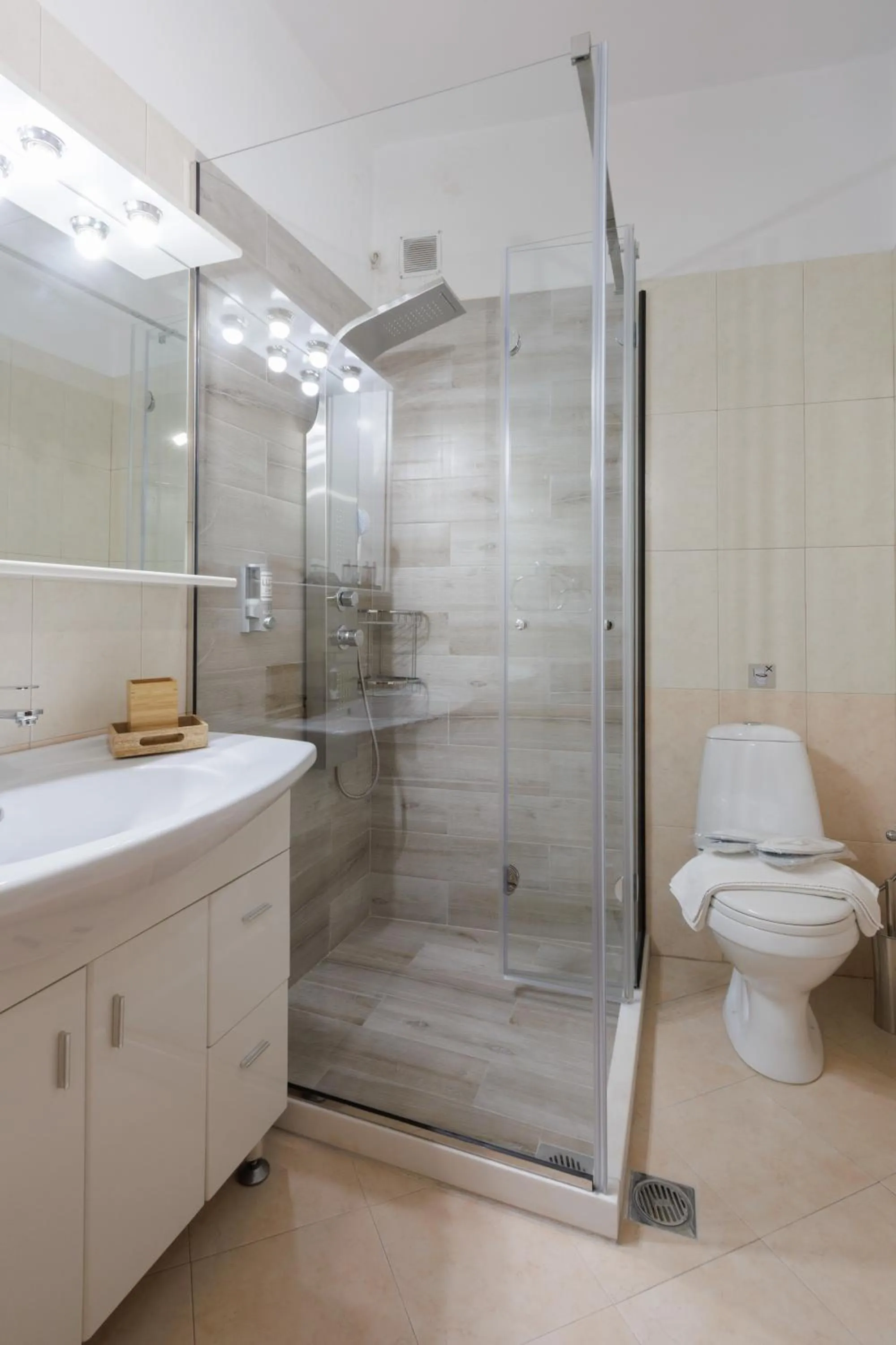 Shower in Blue Horizon Suites