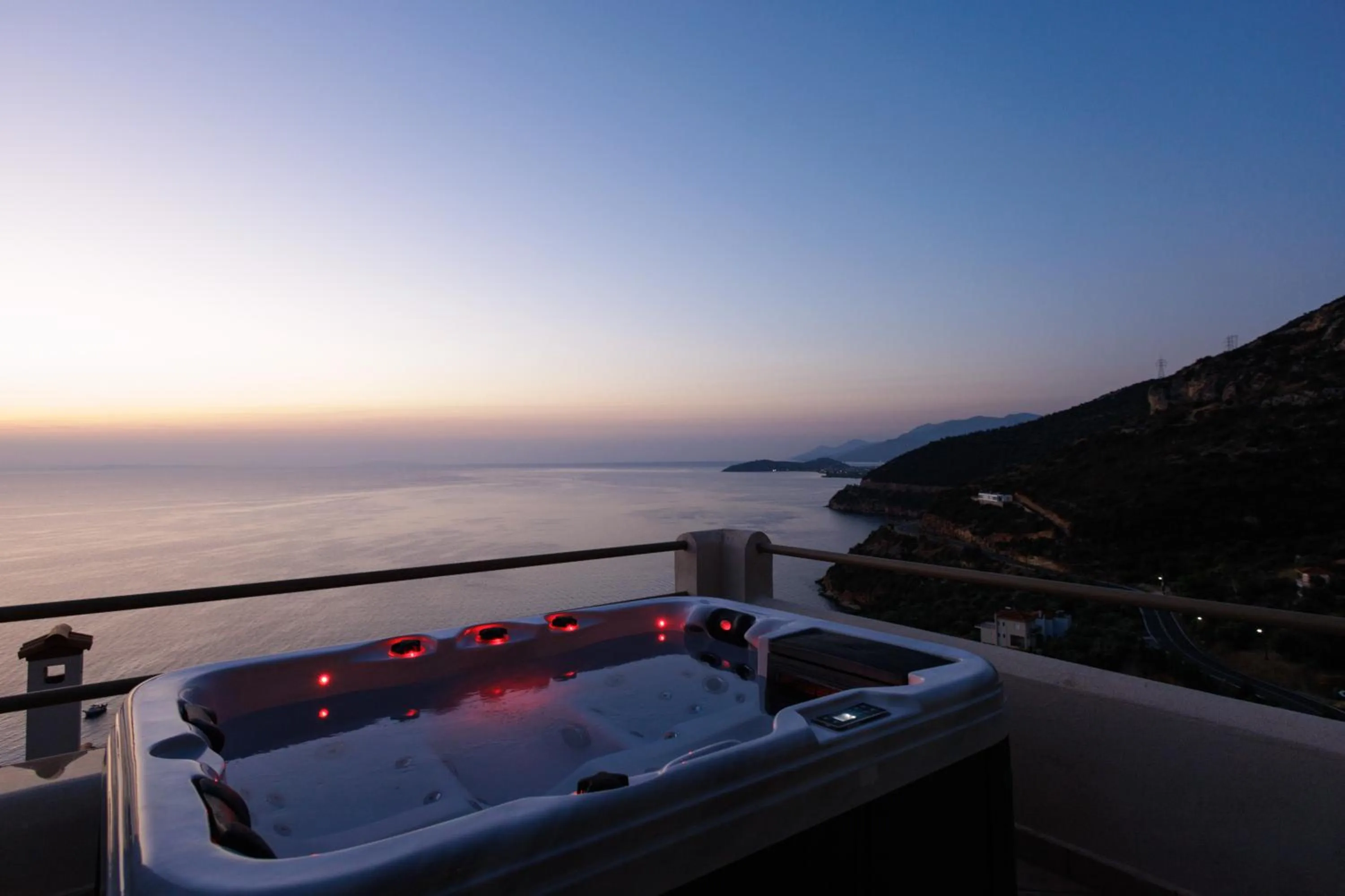 Hot Tub in Blue Horizon Suites