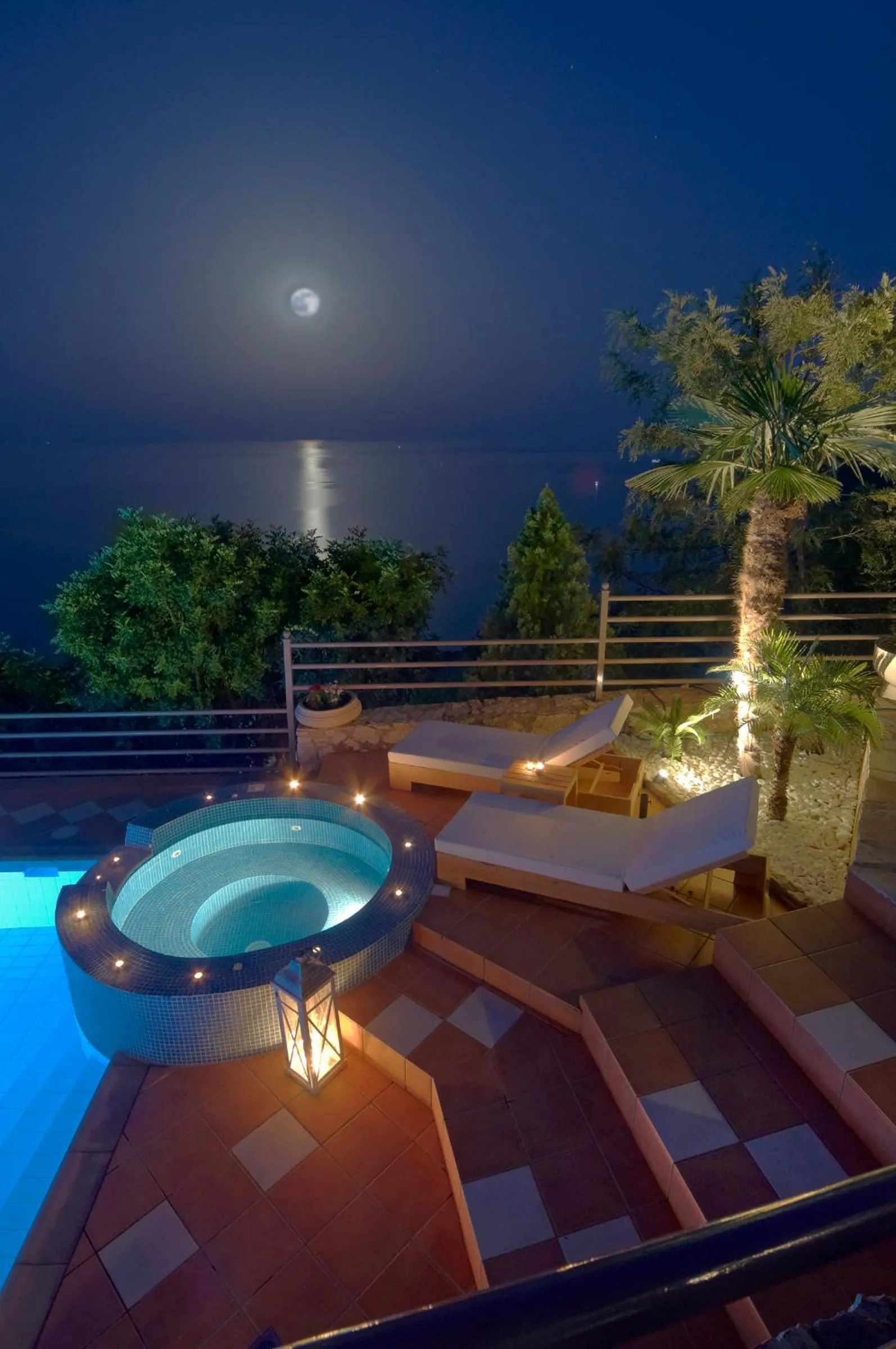 Hot Tub in Blue Horizon Suites