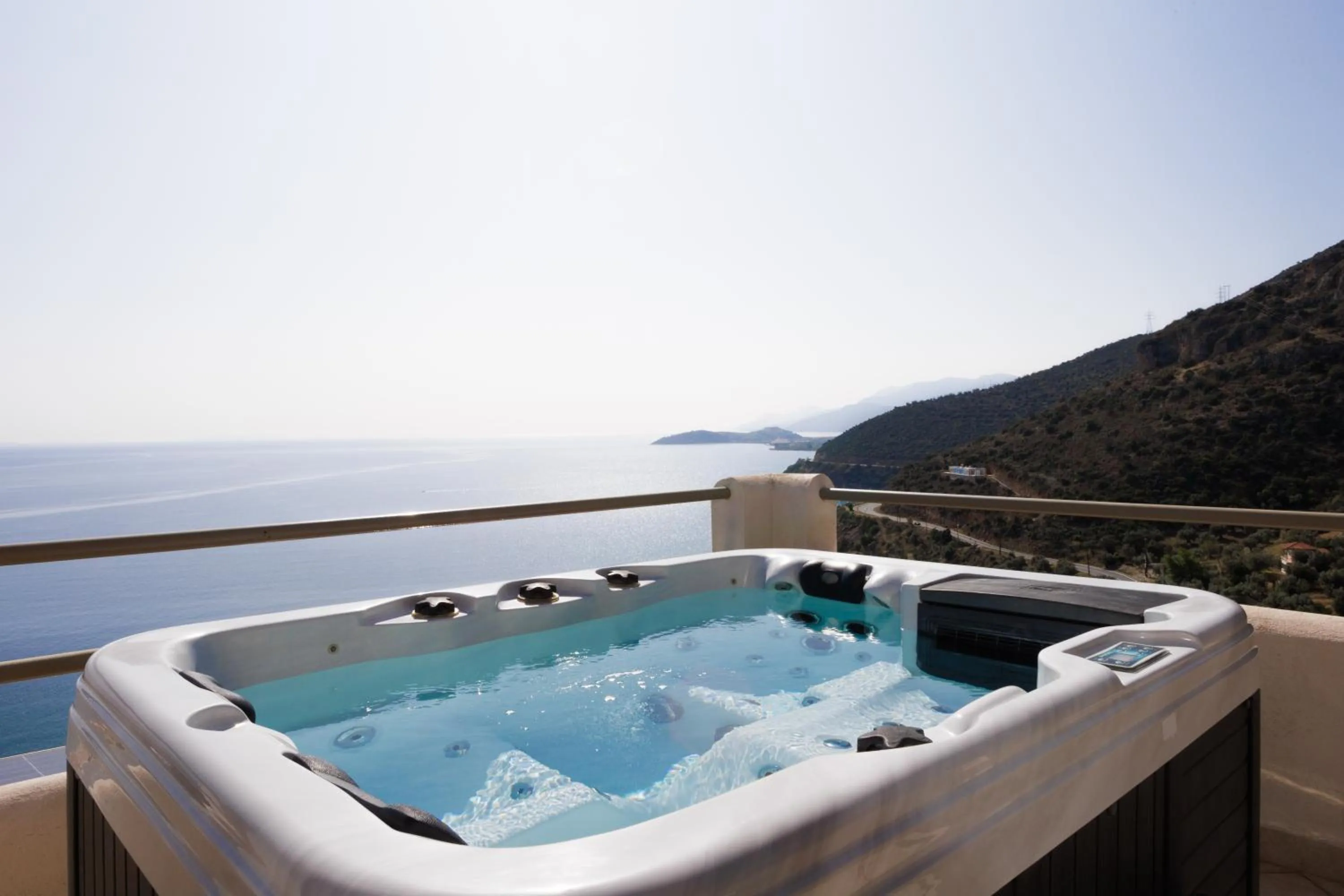 Hot Tub in Blue Horizon Suites