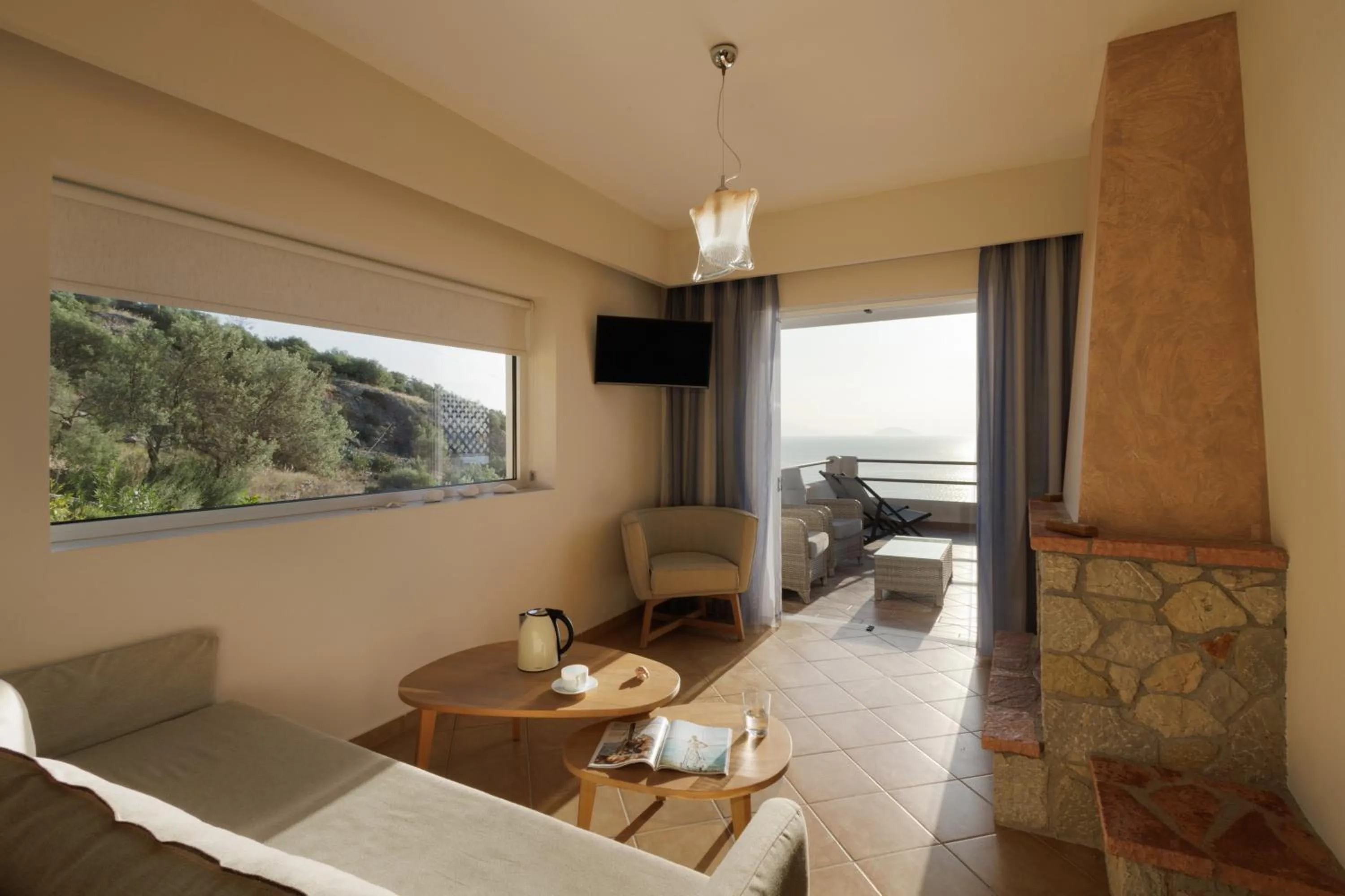 TV and multimedia, Bed in Blue Horizon Suites