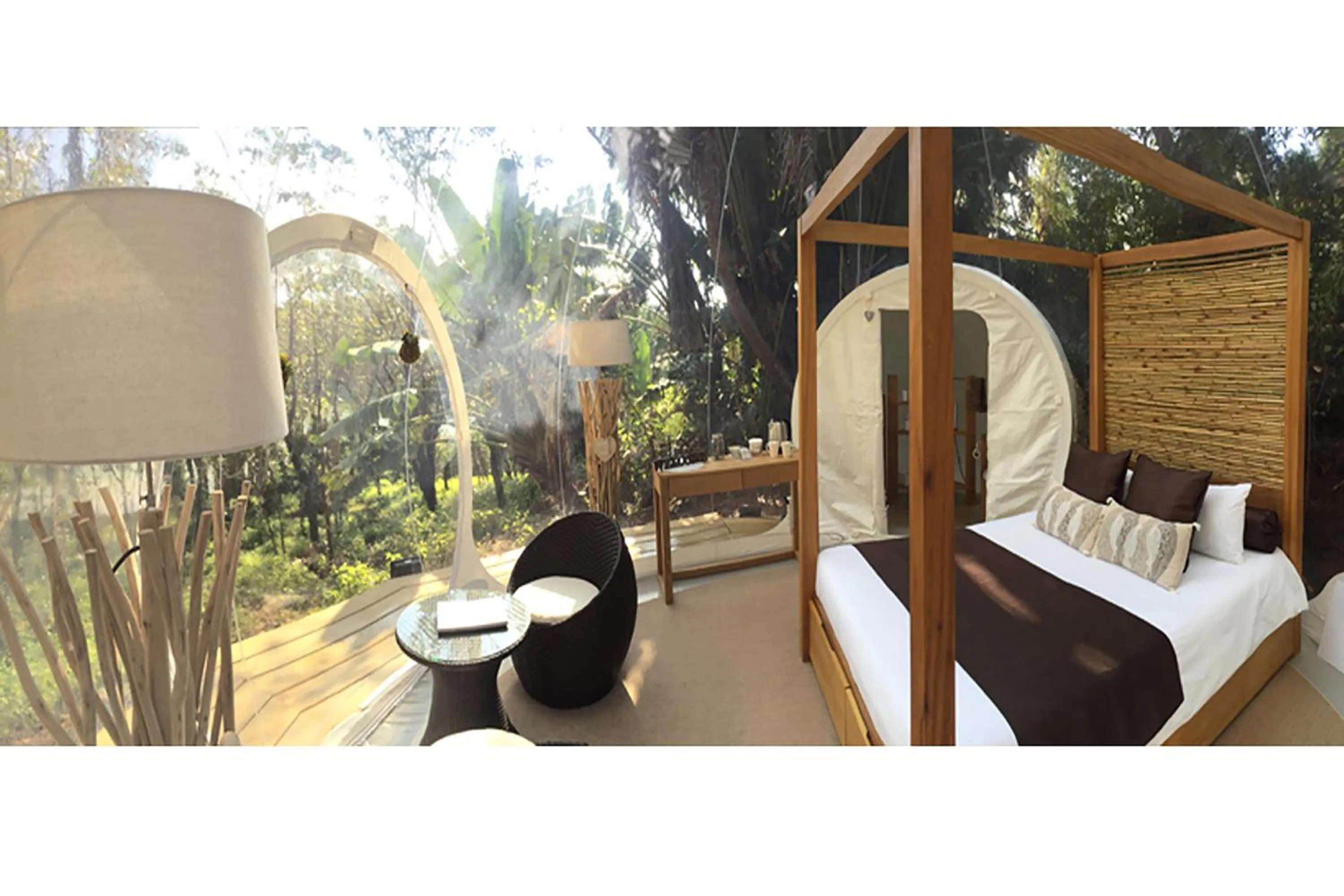 Bed in Bubble Lodge Bois Chéri Plantation