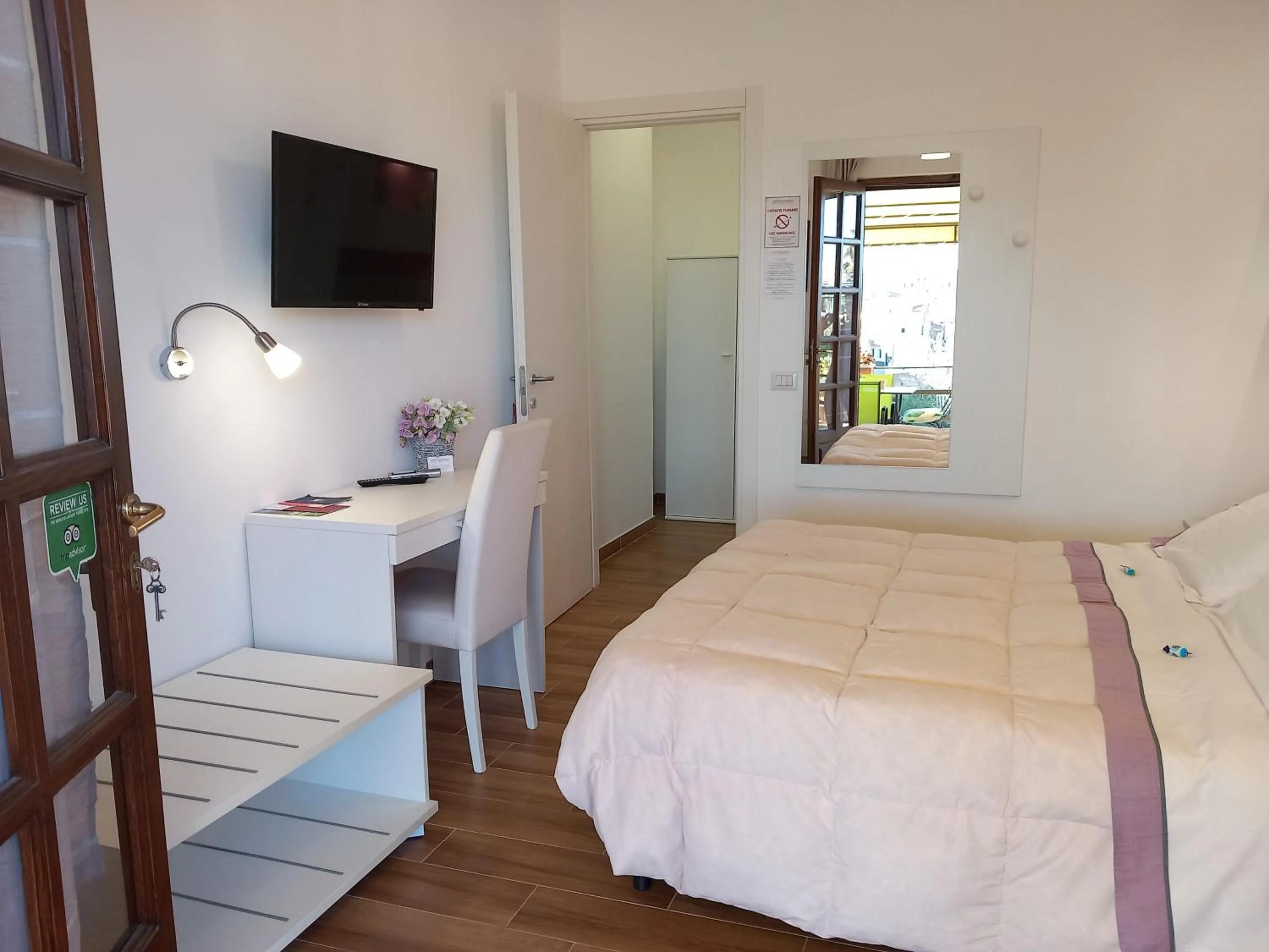 TV and multimedia, Bed in B&B Villa Letizia