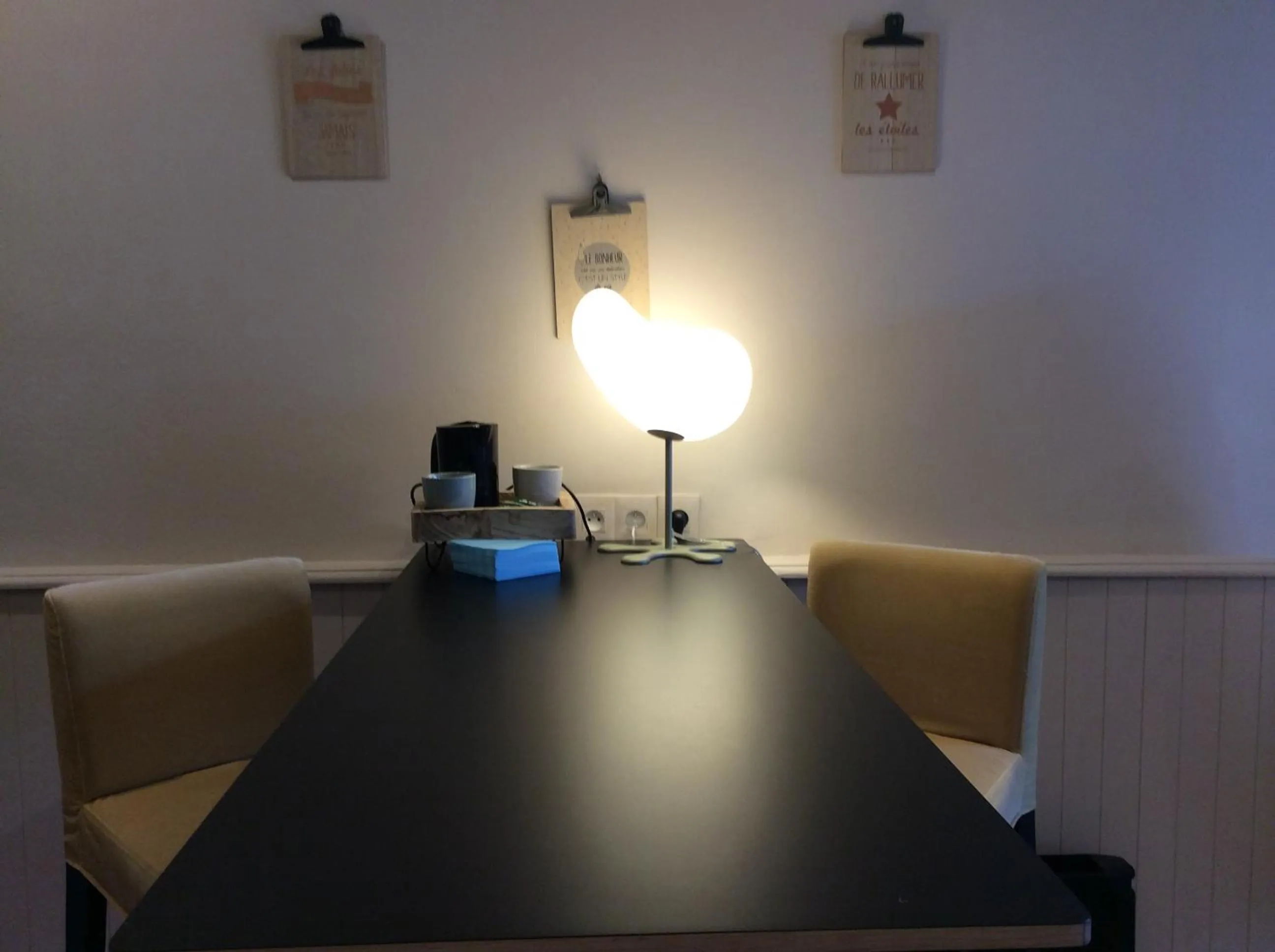 Seating area in Kosy Suite