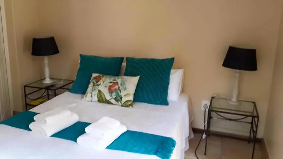 Patio, Bed in Hunters B&B