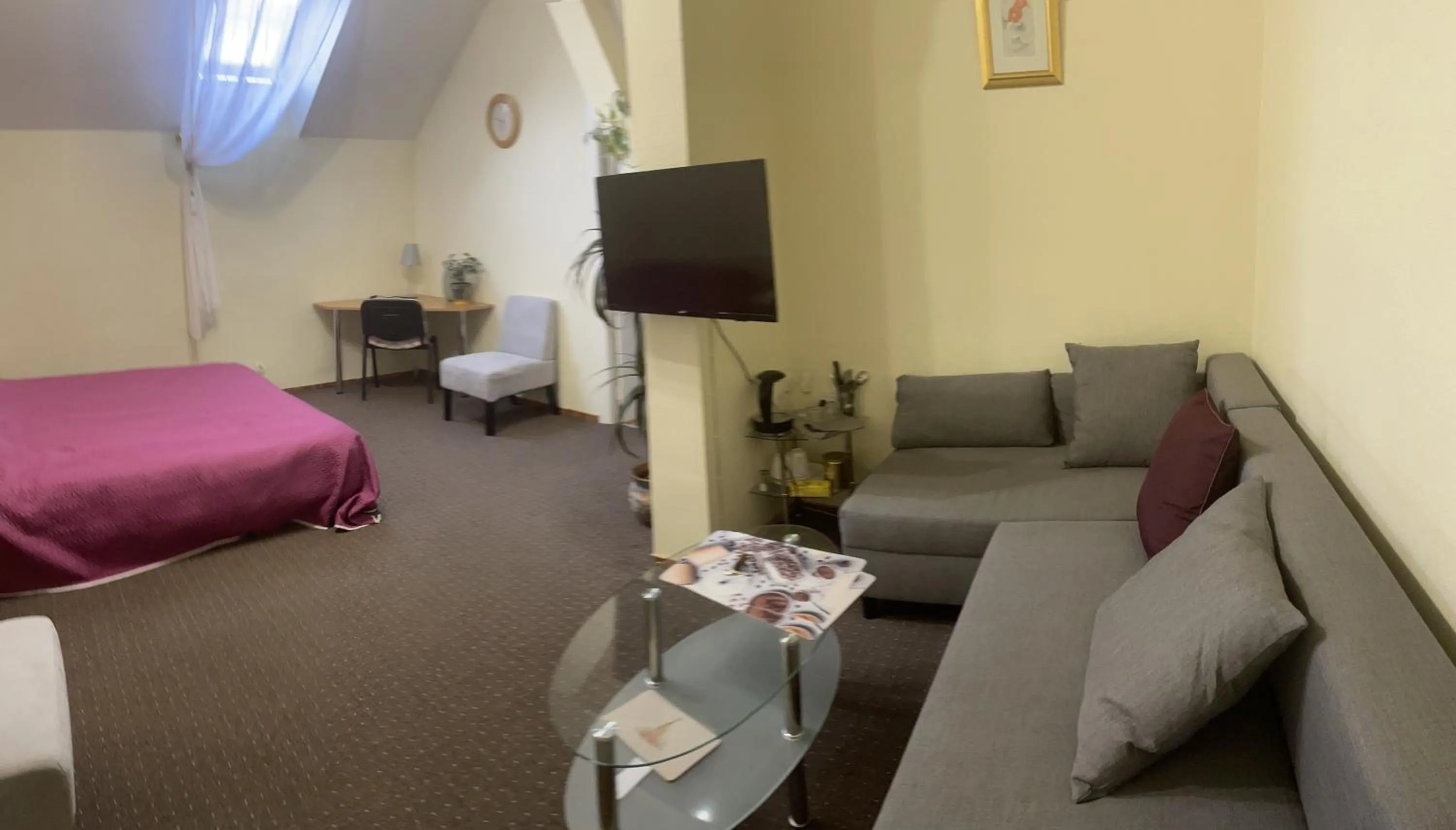 Photo of the whole room, Bed in Valentina's Rooms