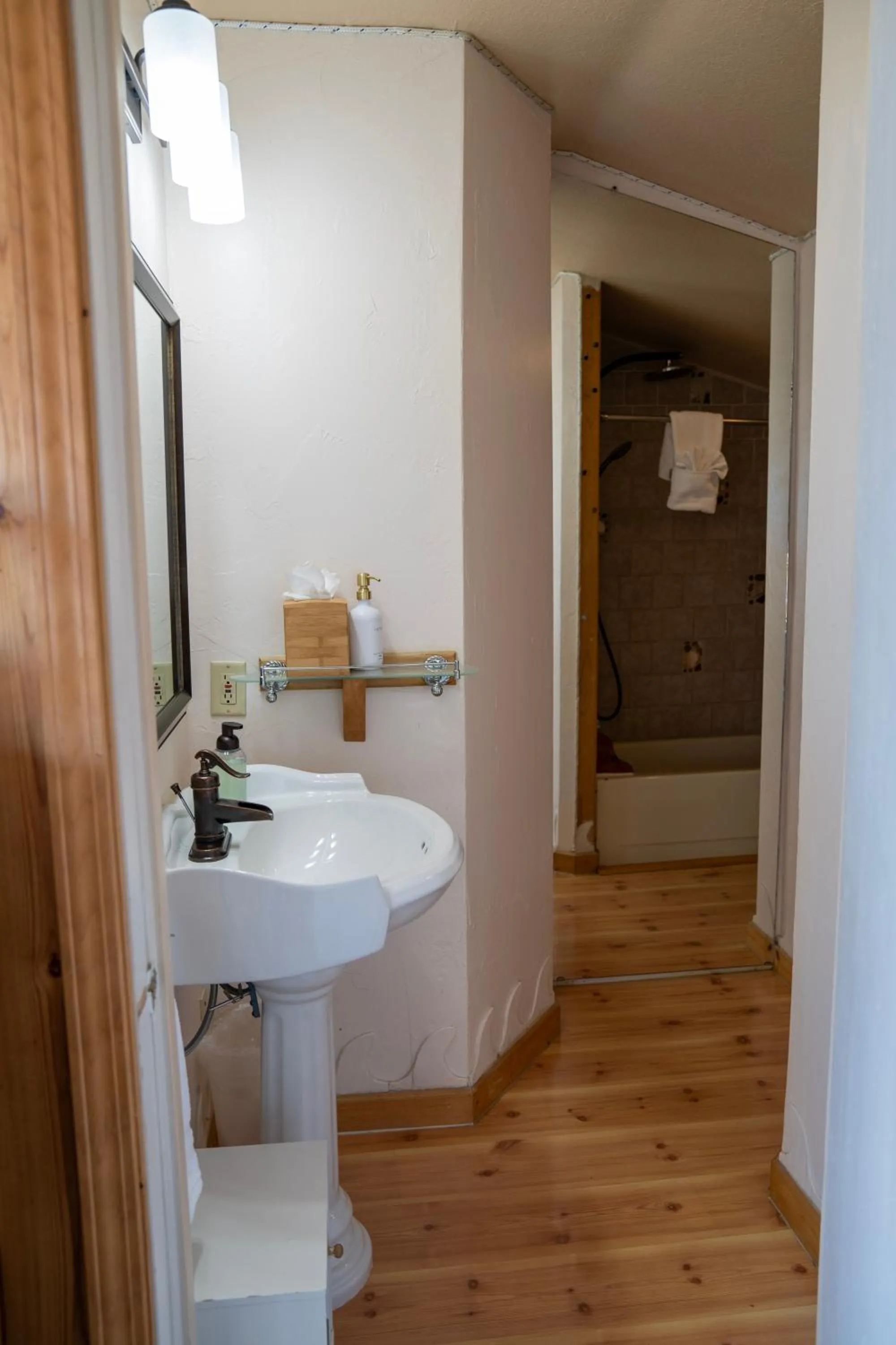 Bathroom in Homer Inn & Spa