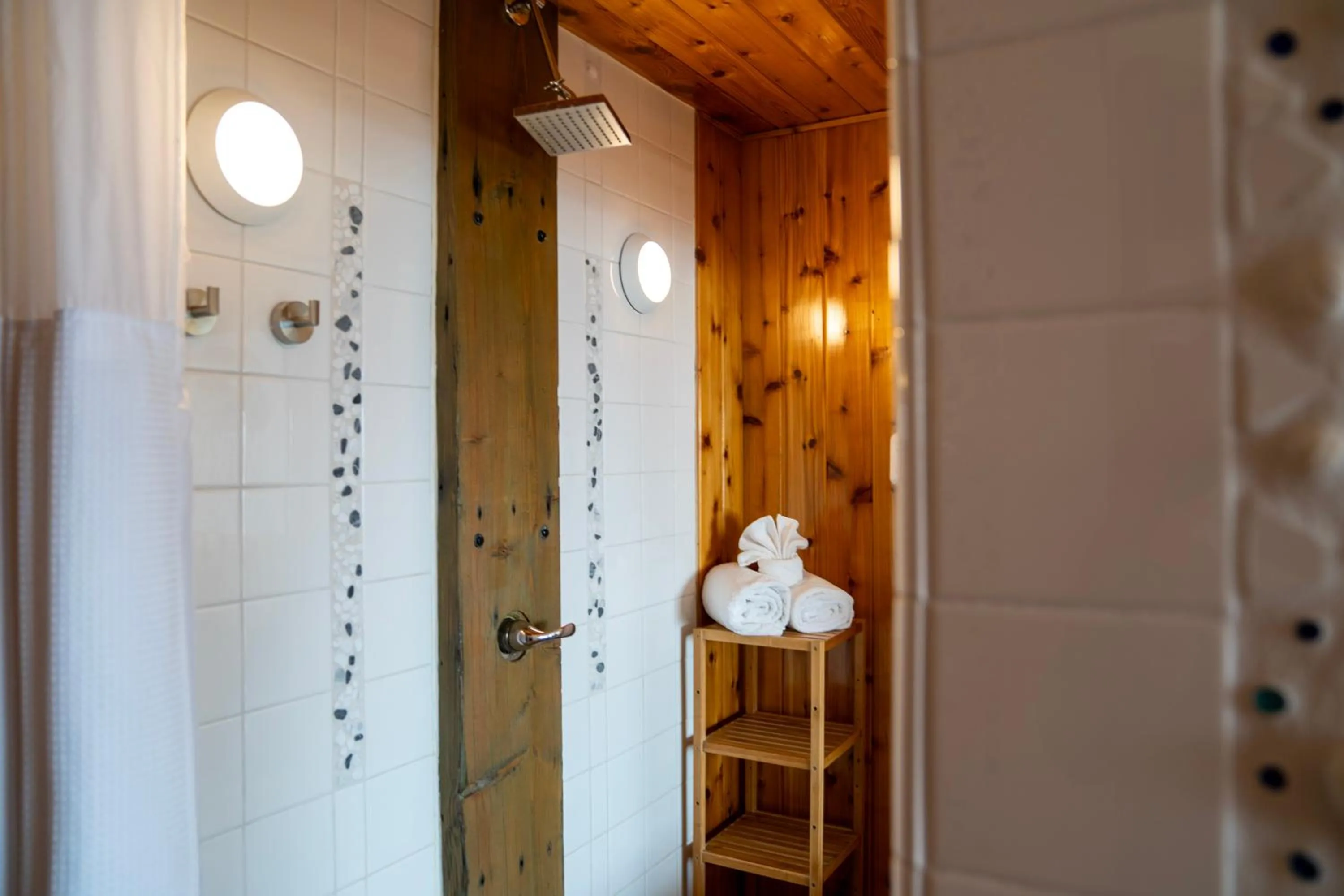 Bathroom in Homer Inn & Spa