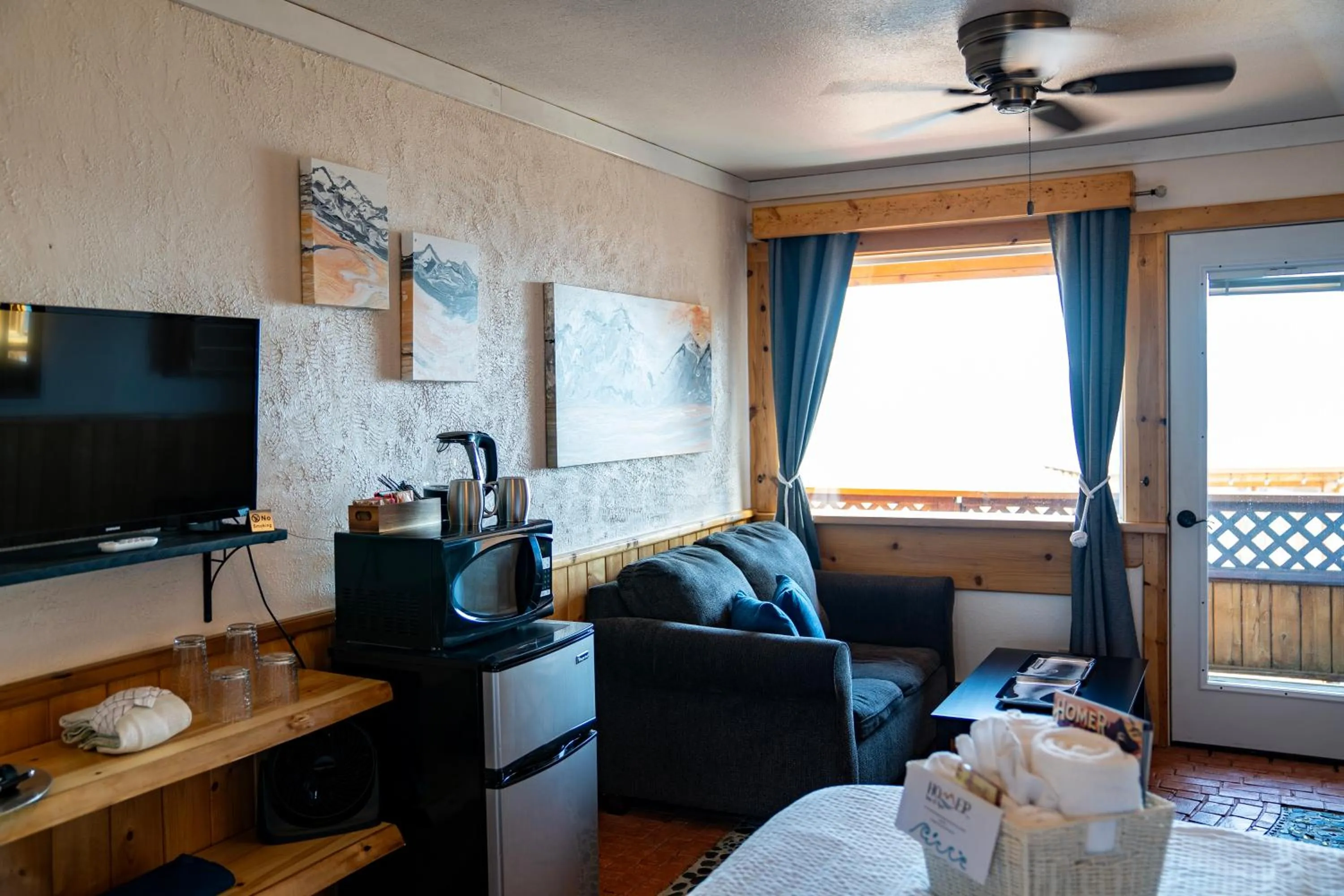 Bed in Homer Inn & Spa