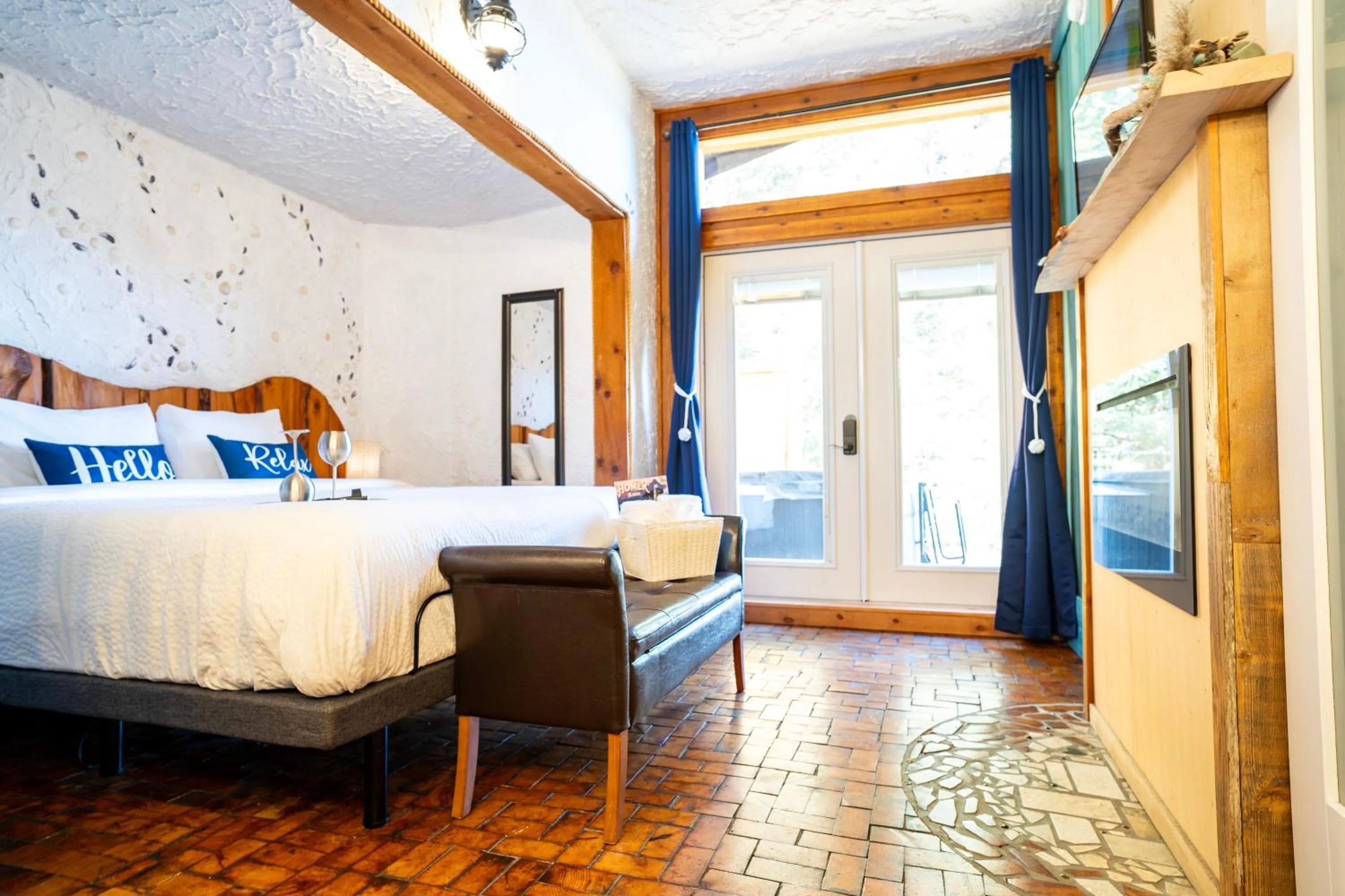 Bed in Homer Inn & Spa