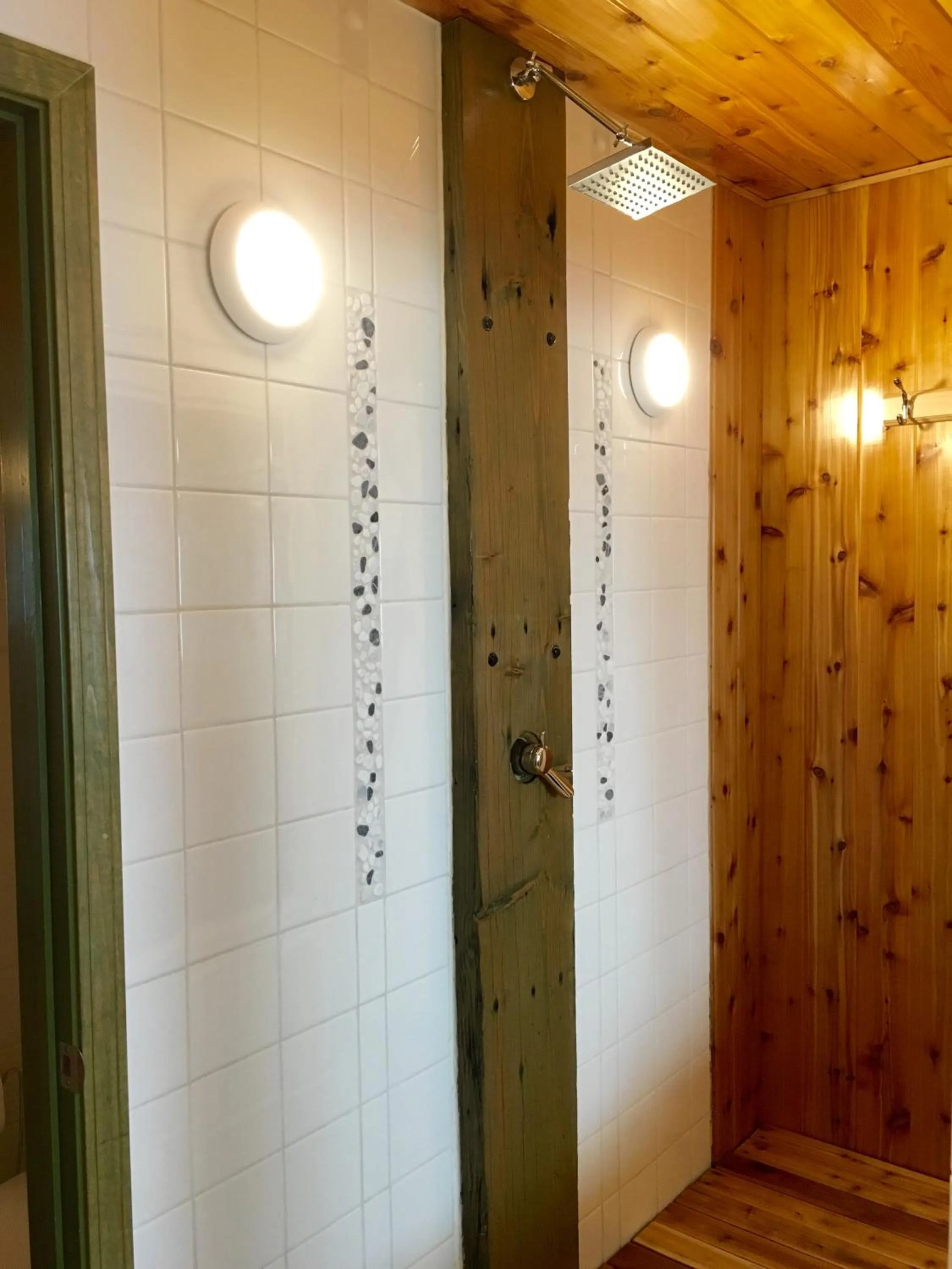 Shower in Homer Inn & Spa