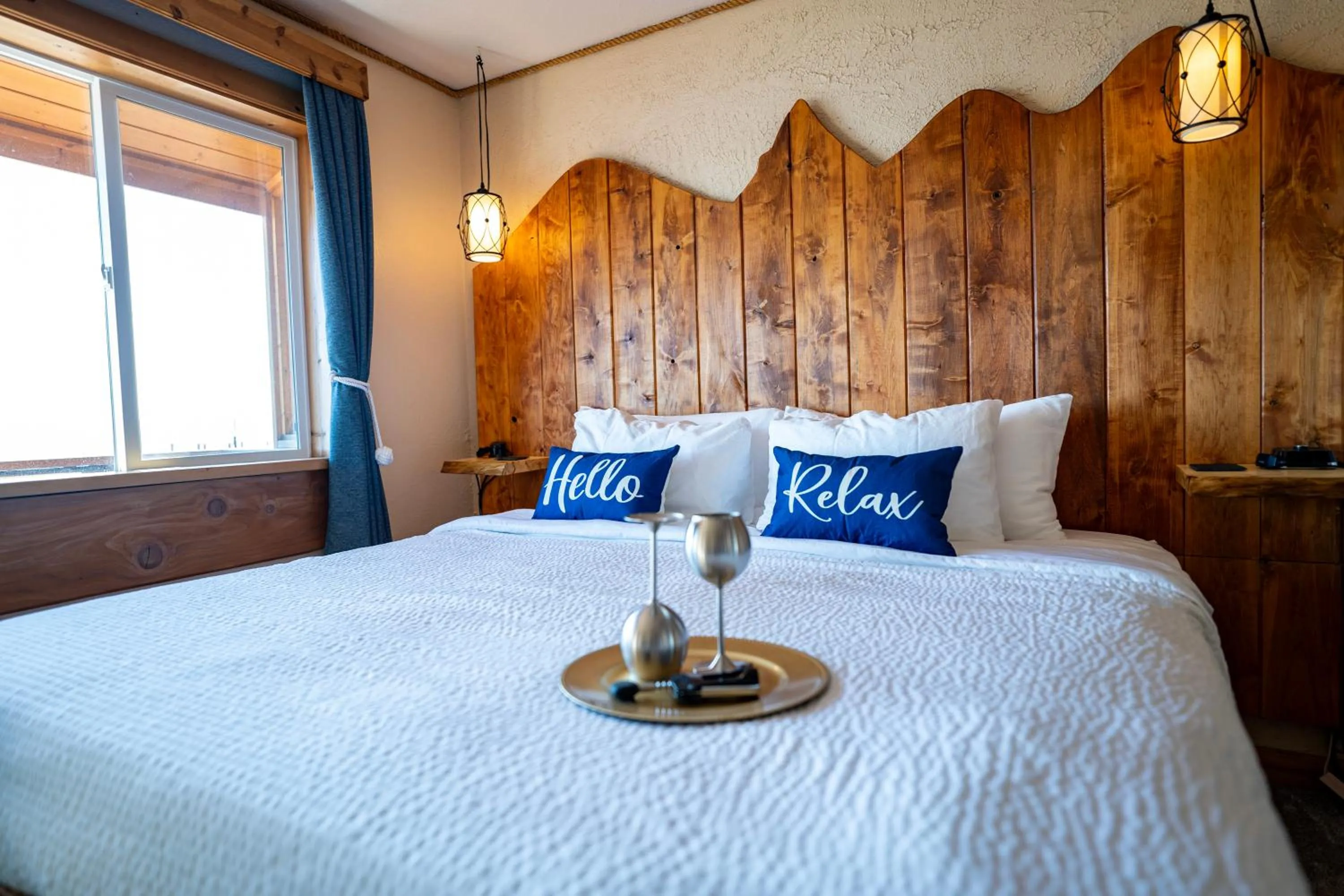 Bed in Homer Inn & Spa