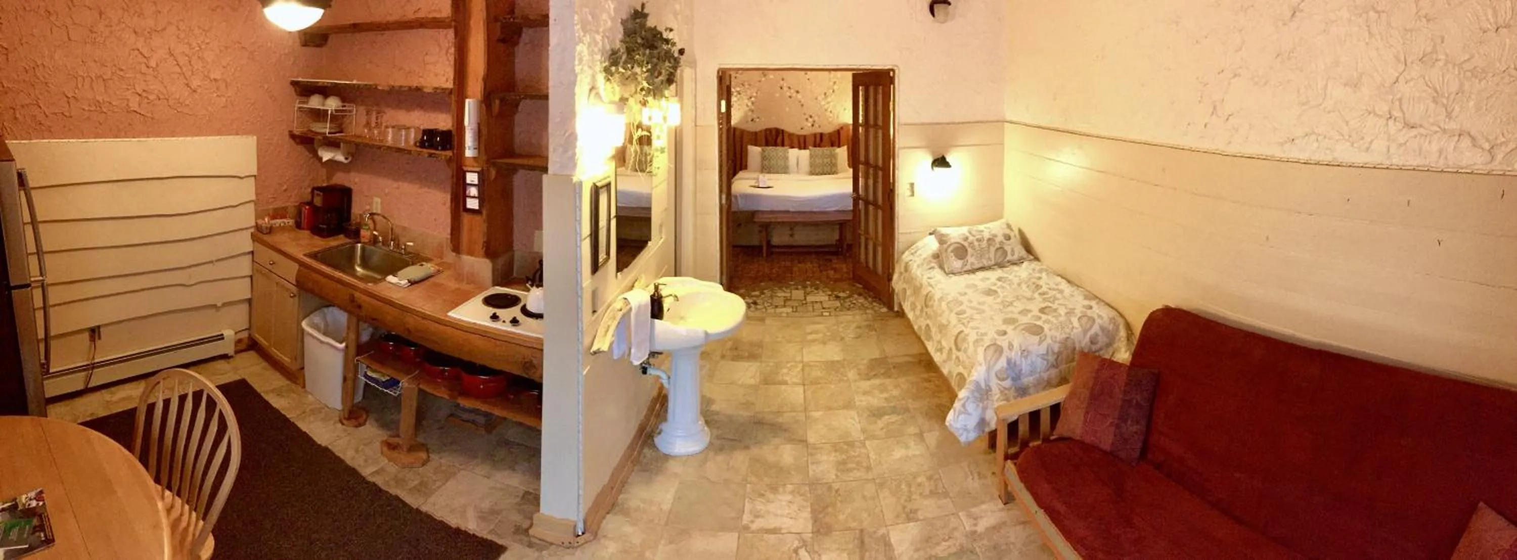 Photo of the whole room, Bed in Homer Inn & Spa