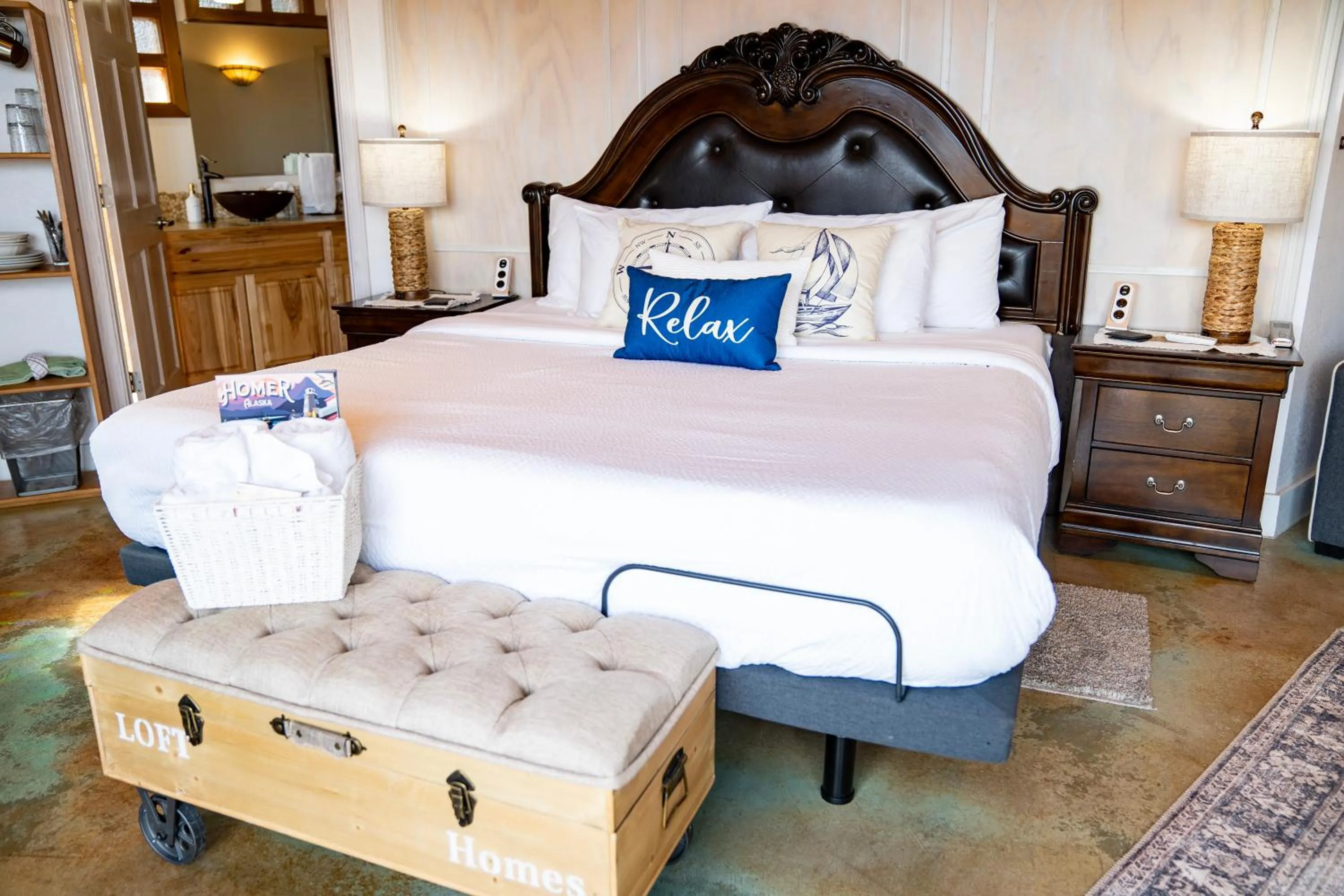 Bed in Homer Inn & Spa