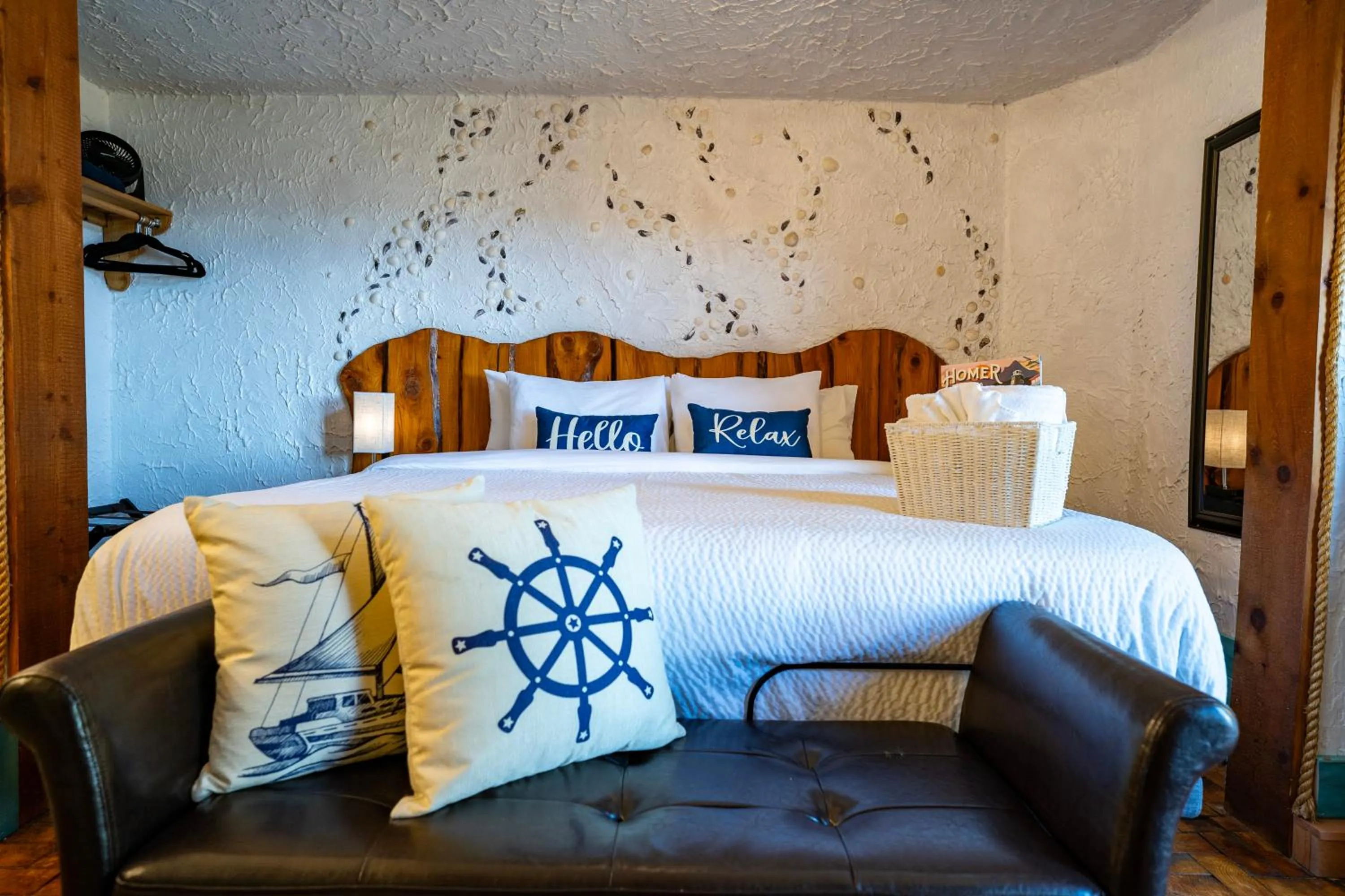 Bed in Homer Inn & Spa