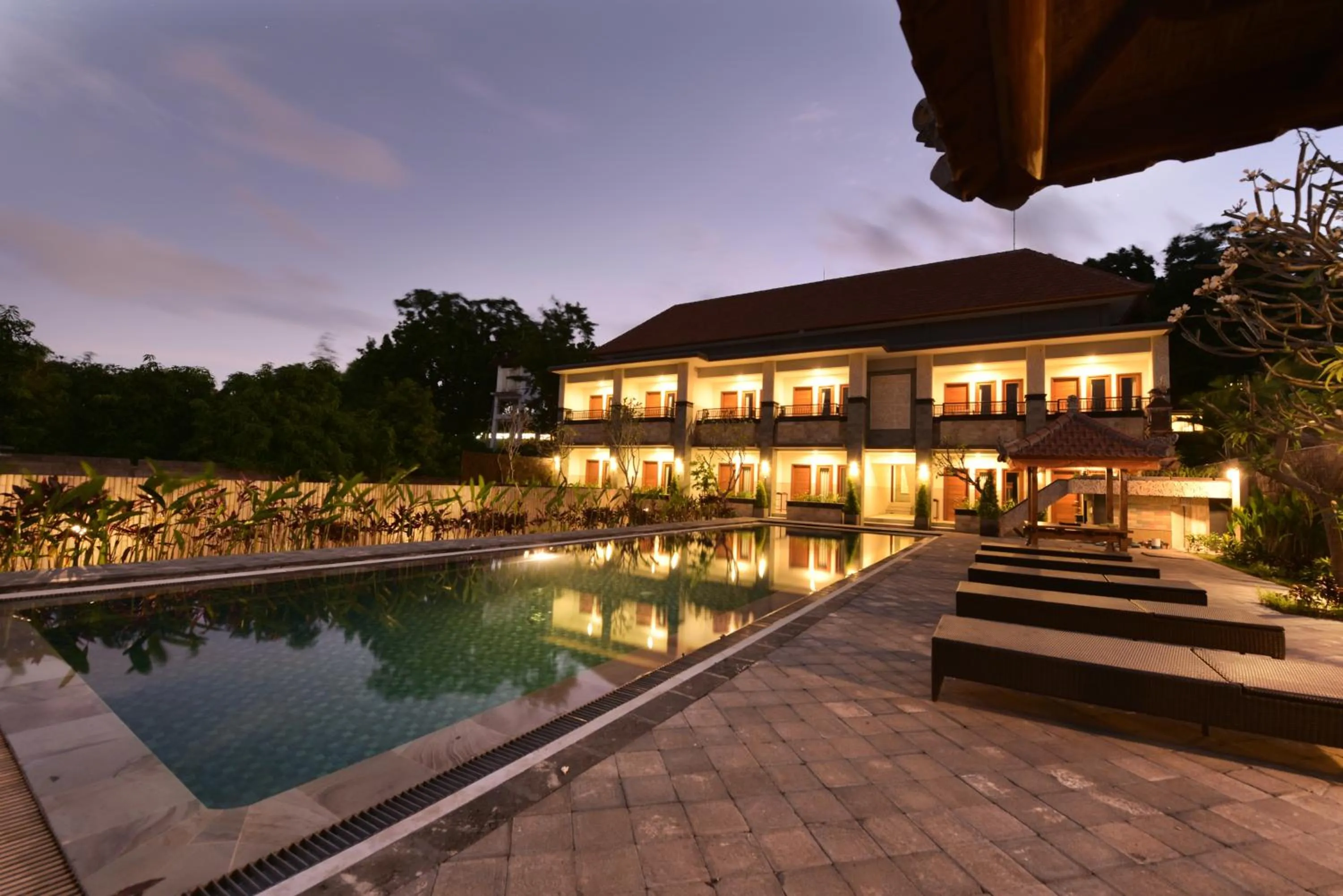 Pool view in Le Lima