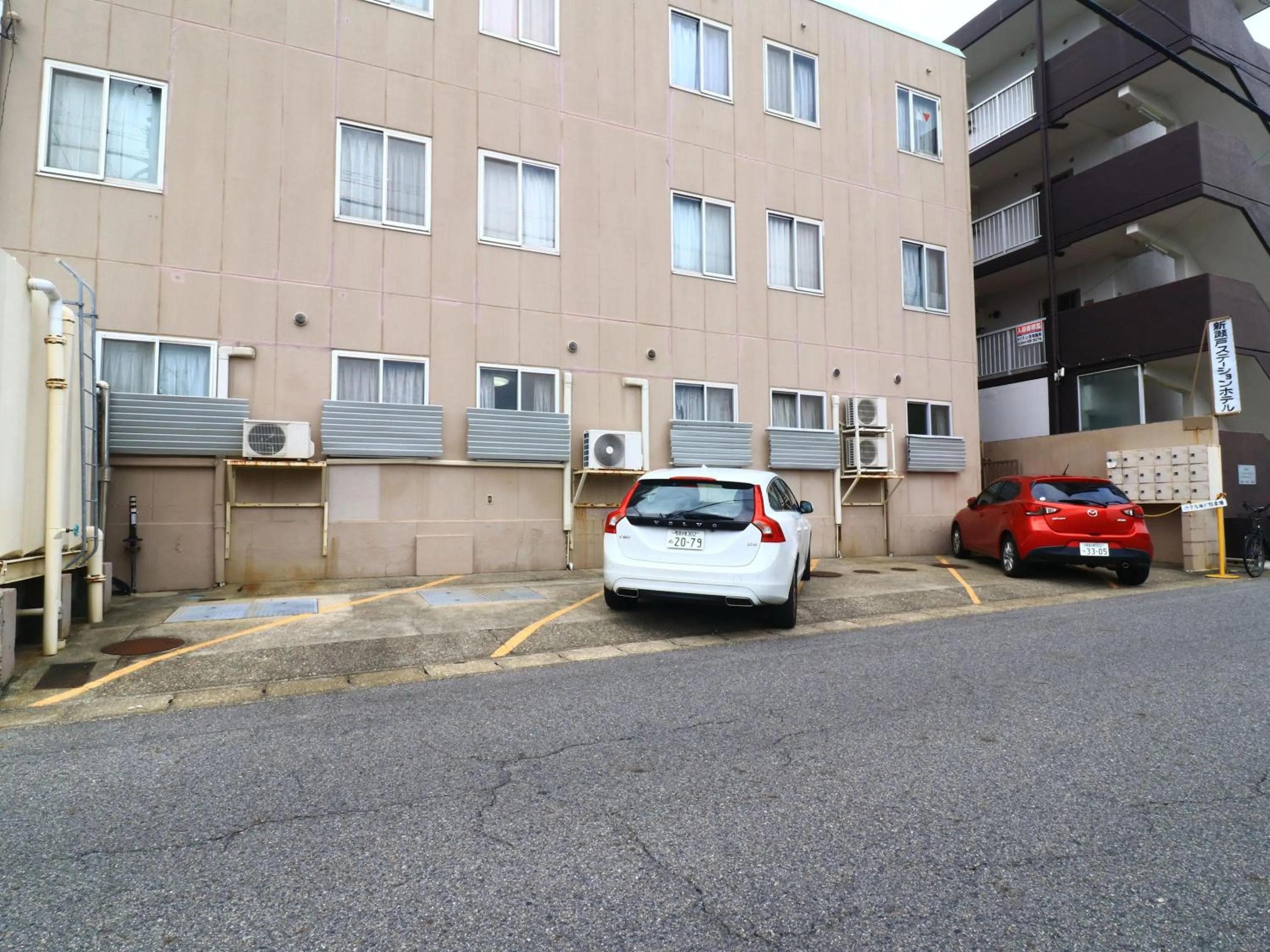 Parking in Shinseto Station Hotel
