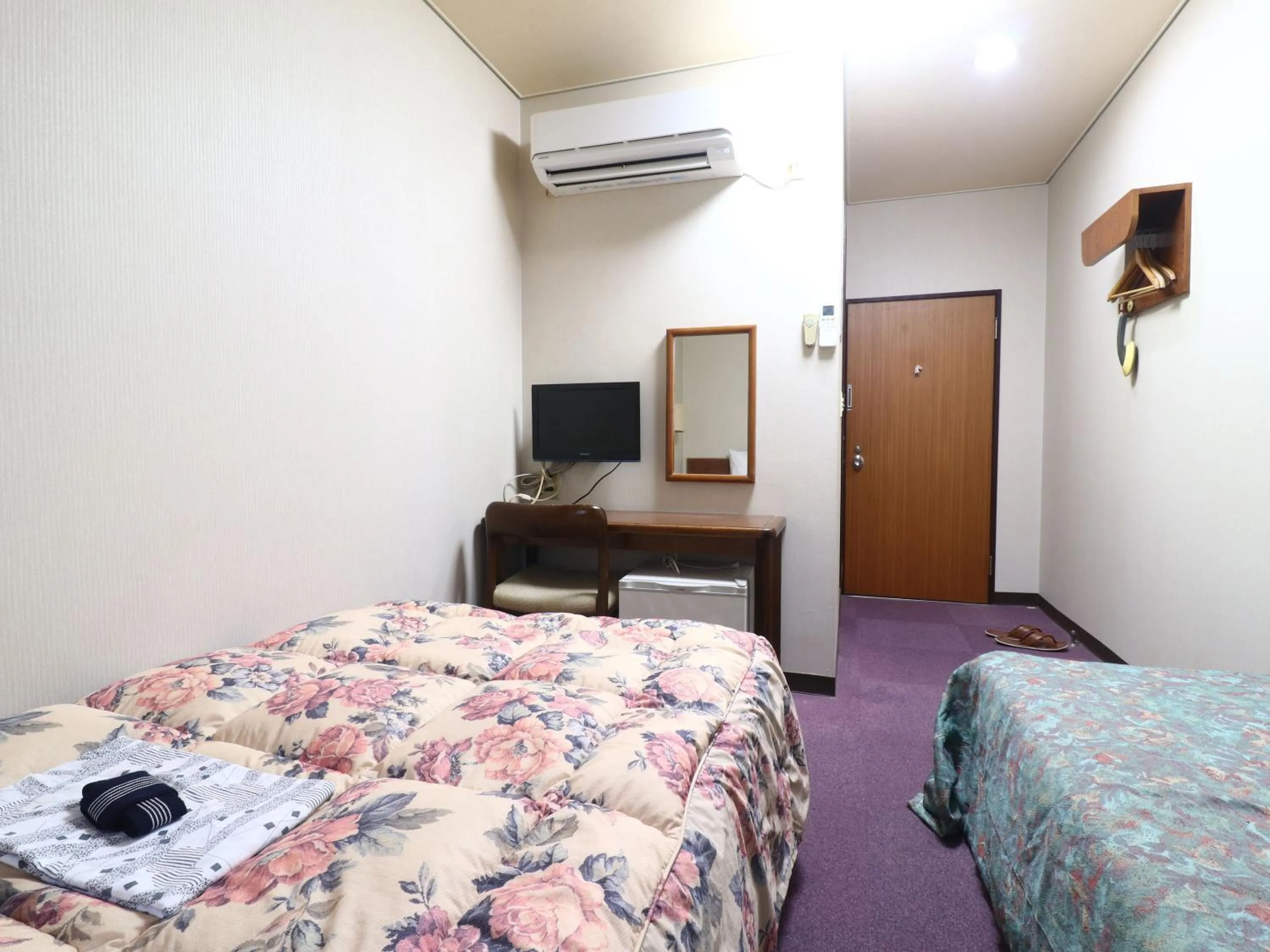 Photo of the whole room, Bed in Shinseto Station Hotel