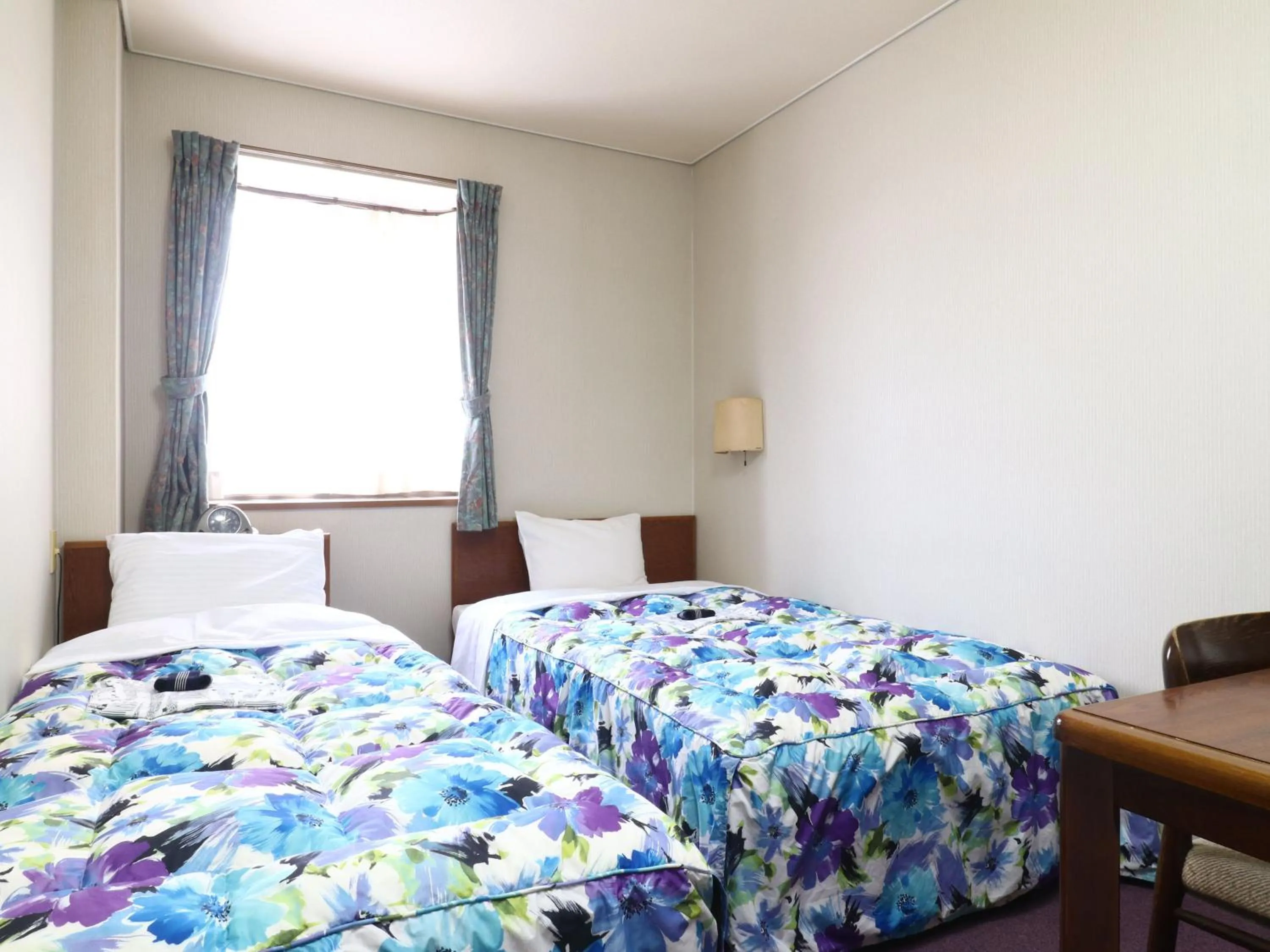 Photo of the whole room, Bed in Shinseto Station Hotel
