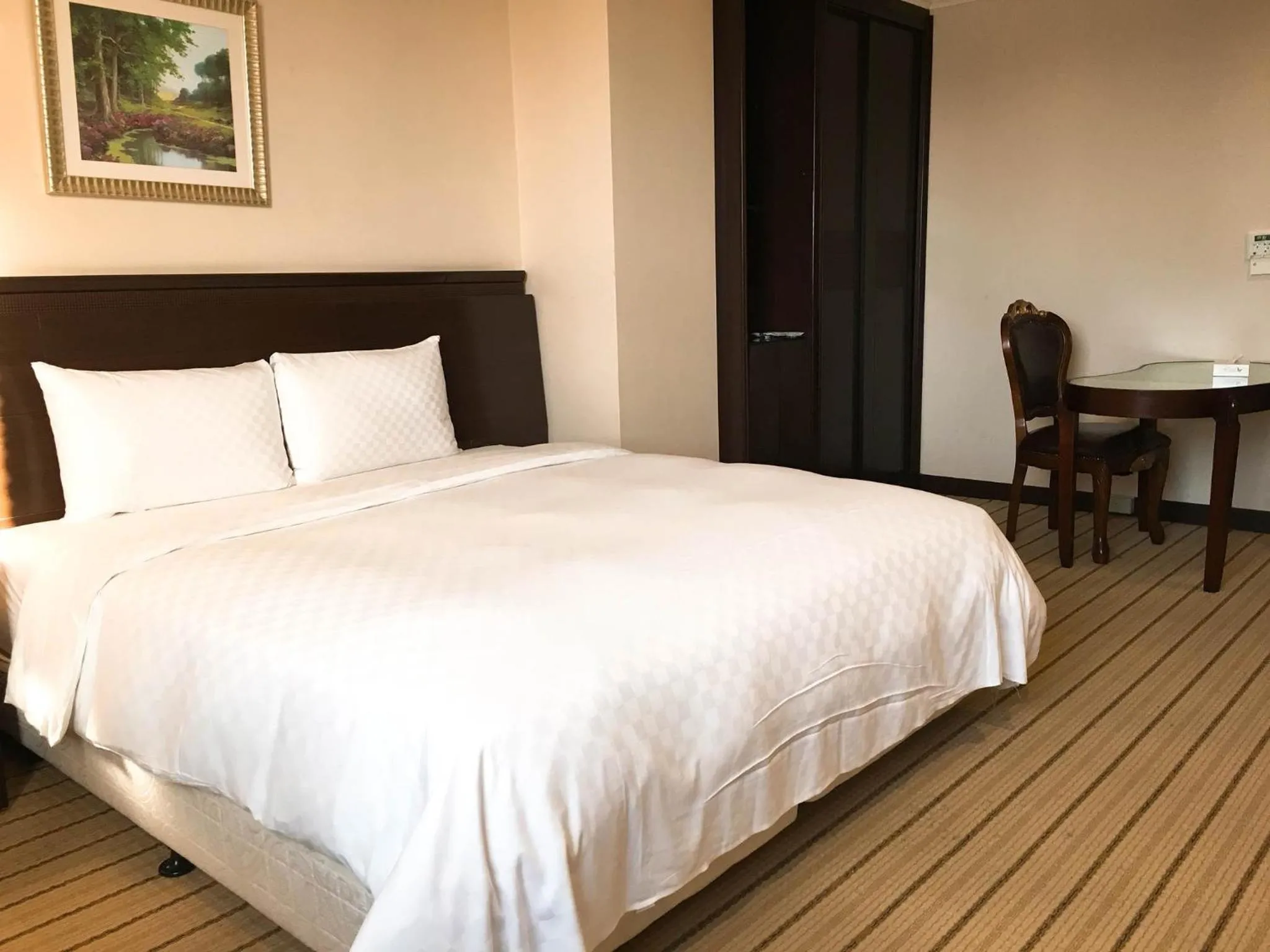 Bedroom, Bed in Chong Yu Hotel