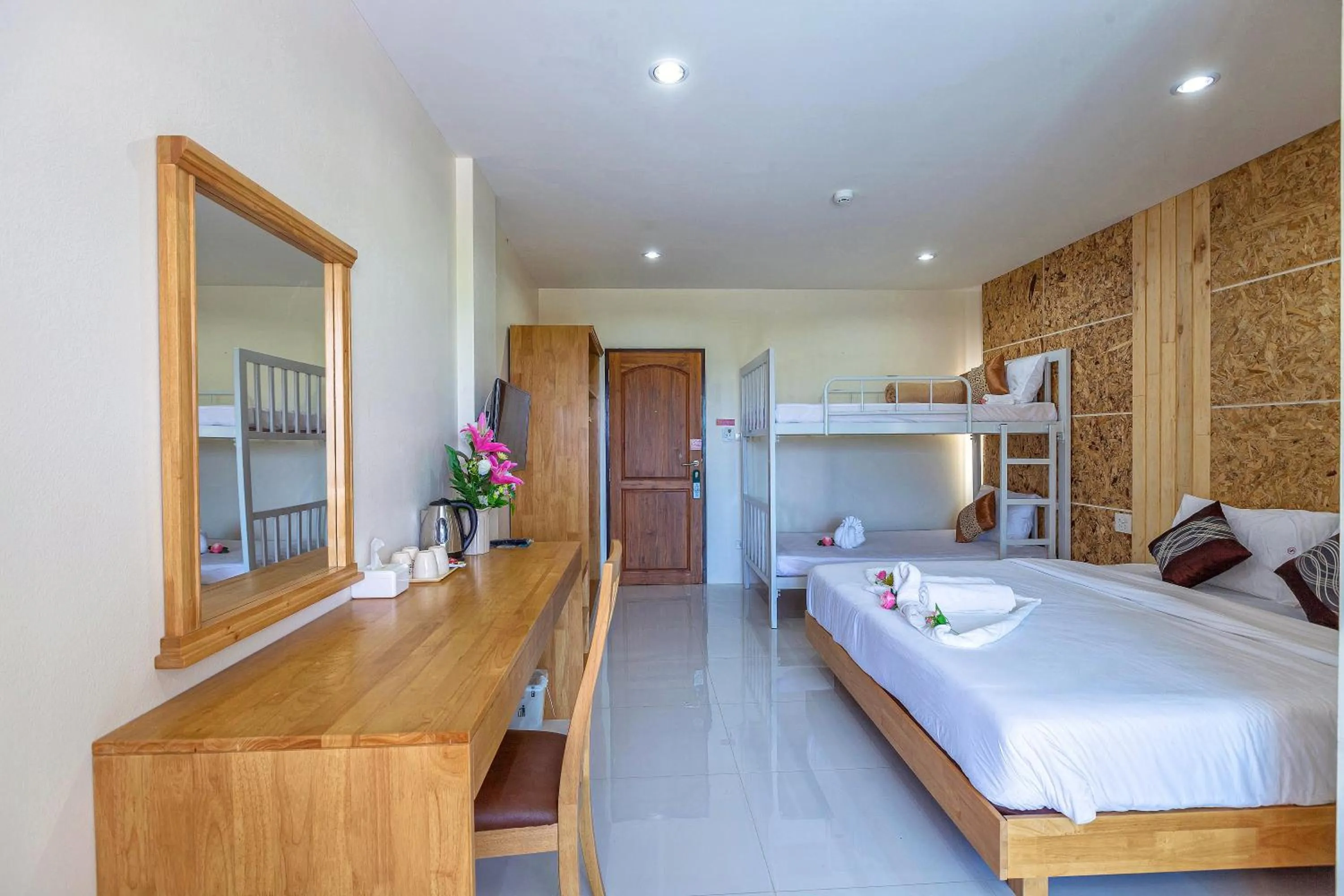 Photo of the whole room, Bed in JS Residence Krabi