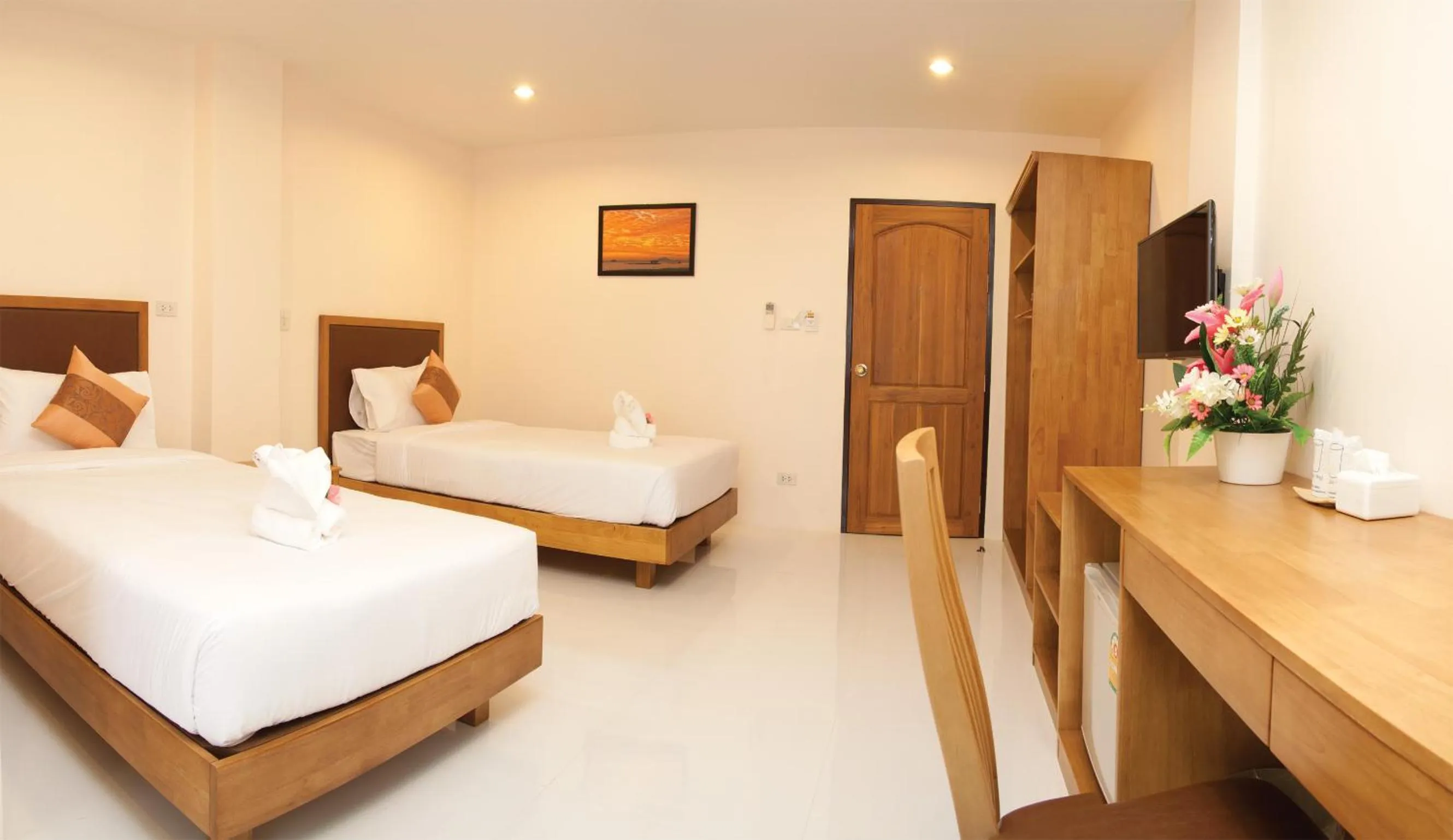 Photo of the whole room, Bed in JS Residence Krabi