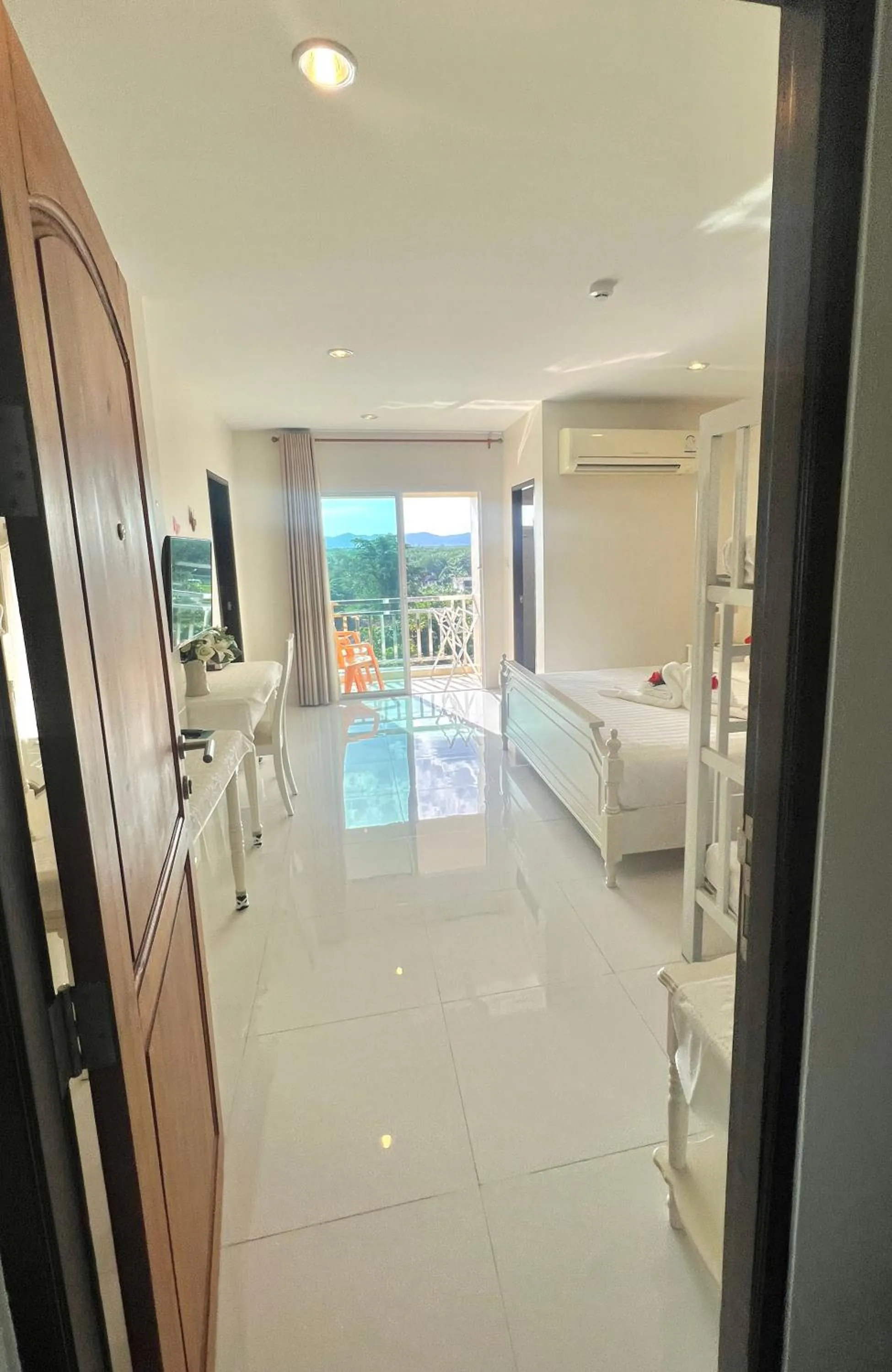 Photo of the whole room, Bed in JS Residence Krabi