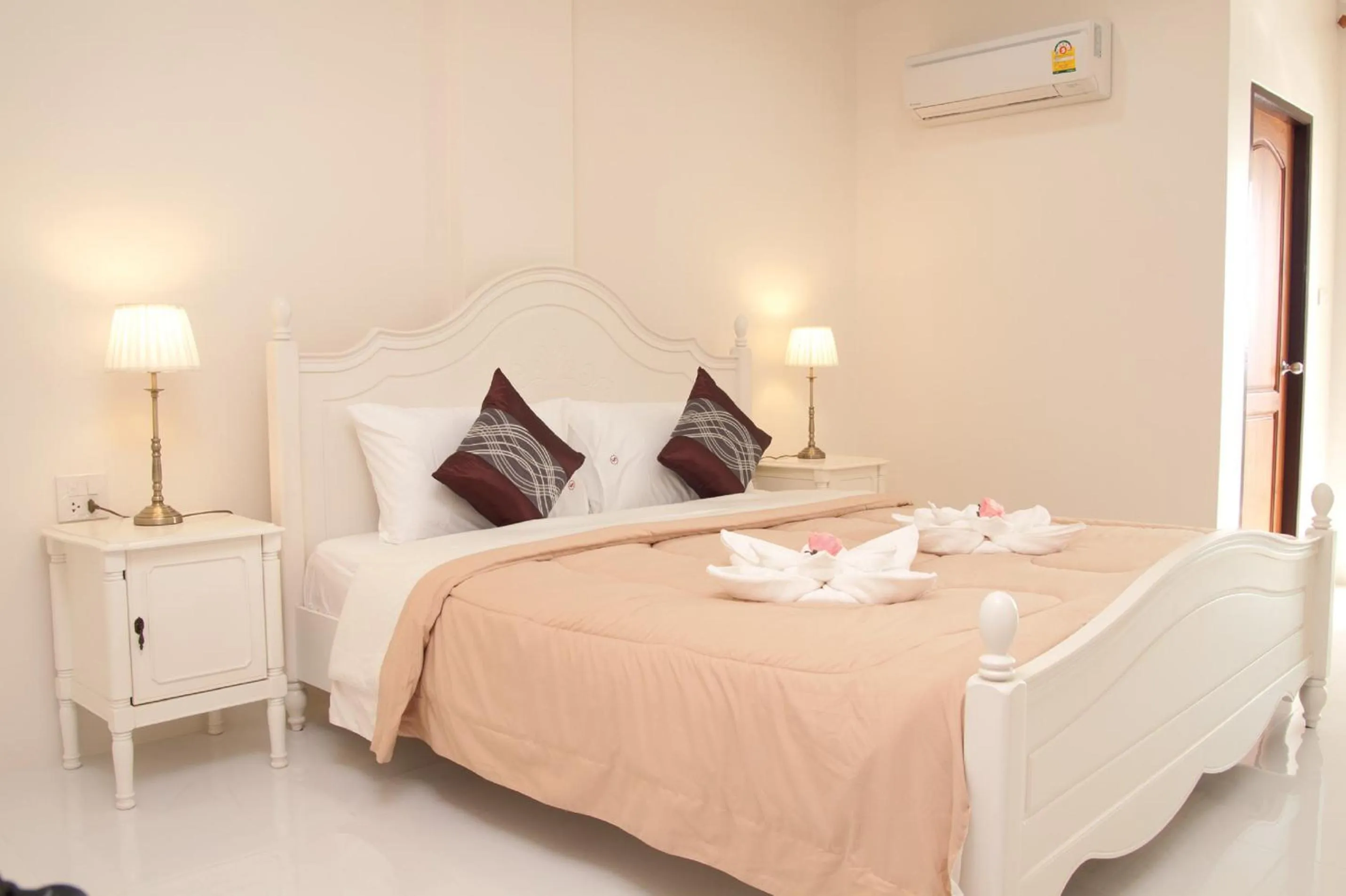 Photo of the whole room, Bed in JS Residence Krabi