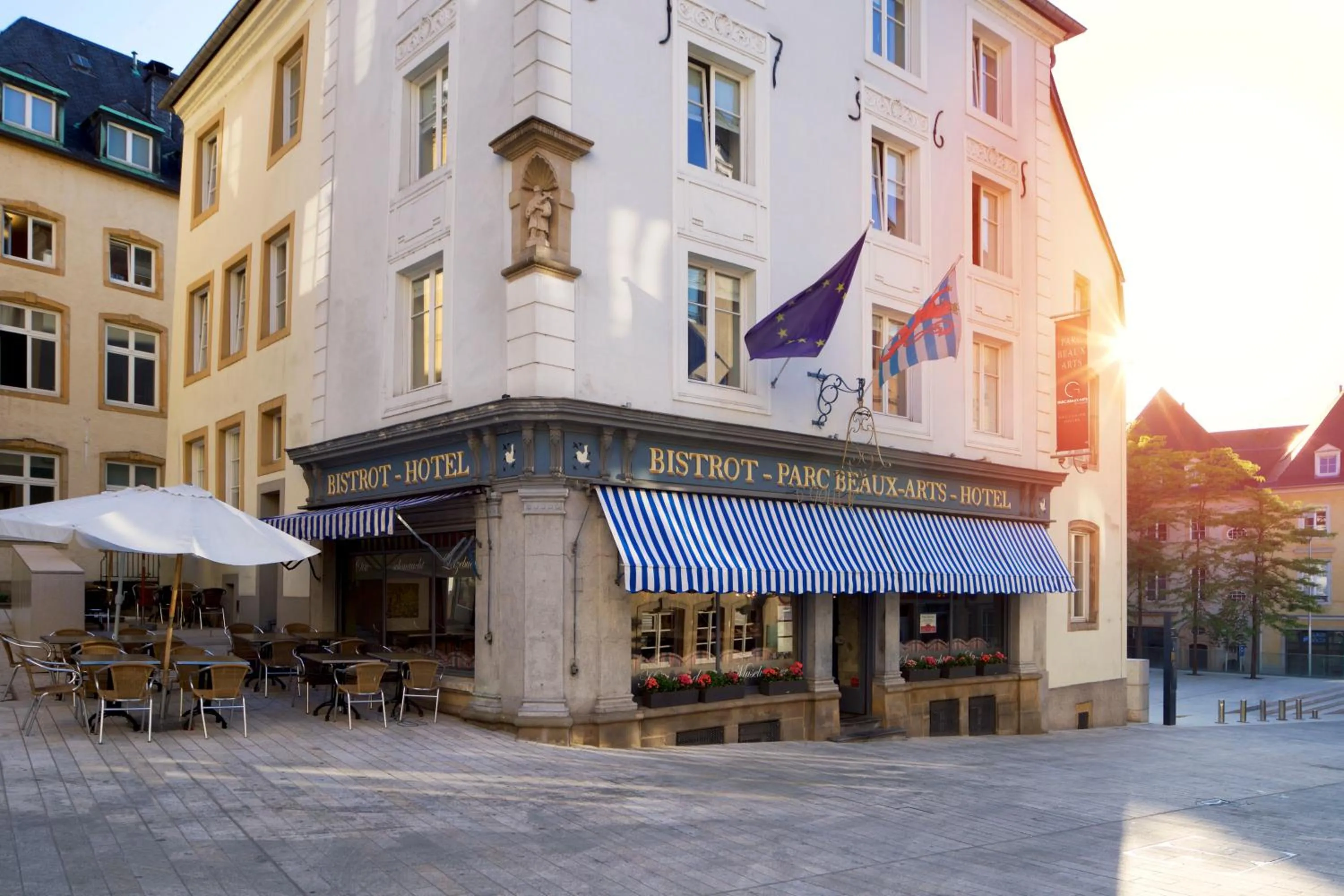 Facade/entrance in Hotel Parc Beaux Arts